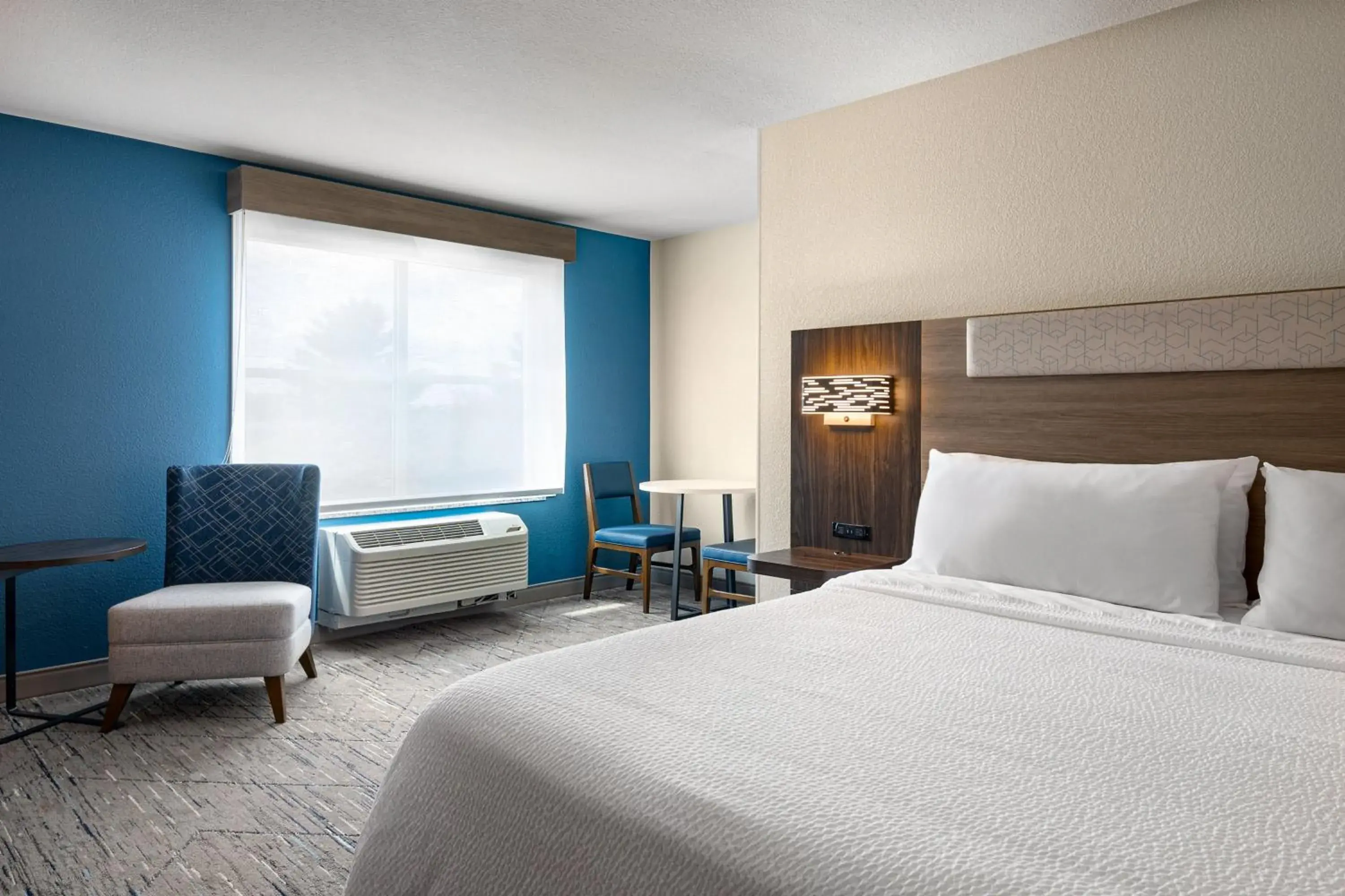 One-Bedroom King Suite with Sofa Bed in Holiday Inn Express Richmond by IHG One-Bedroom King Suite with Sofa Bed in Holiday Inn Express Richmond by IHG