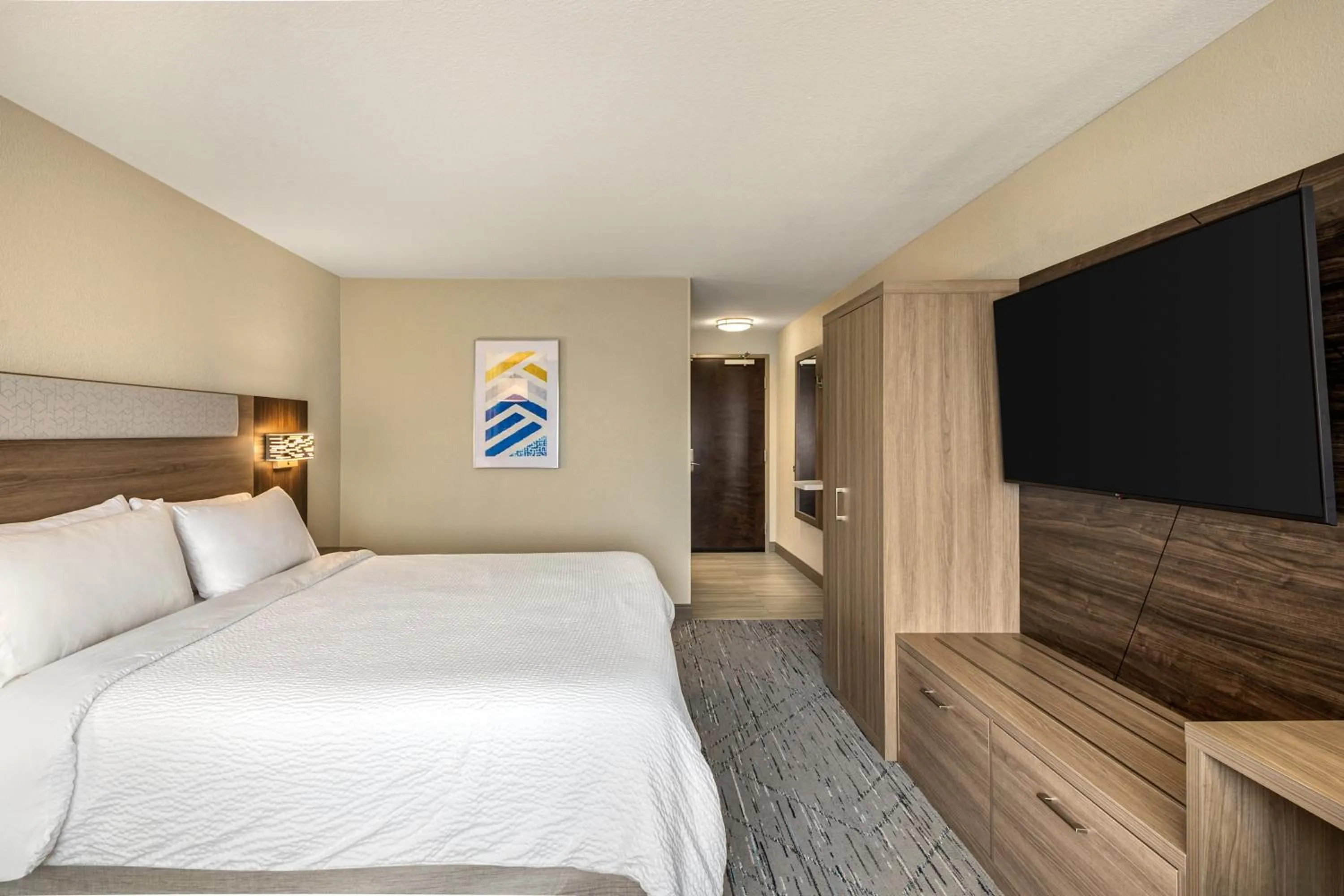 Photo of the whole room, Bed in Holiday Inn Express Richmond by IHG