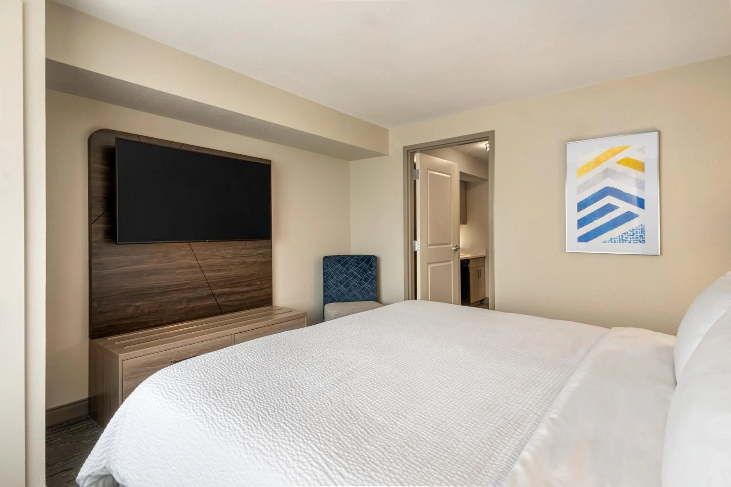 Photo of the whole room, Bed in Holiday Inn Express Richmond by IHG