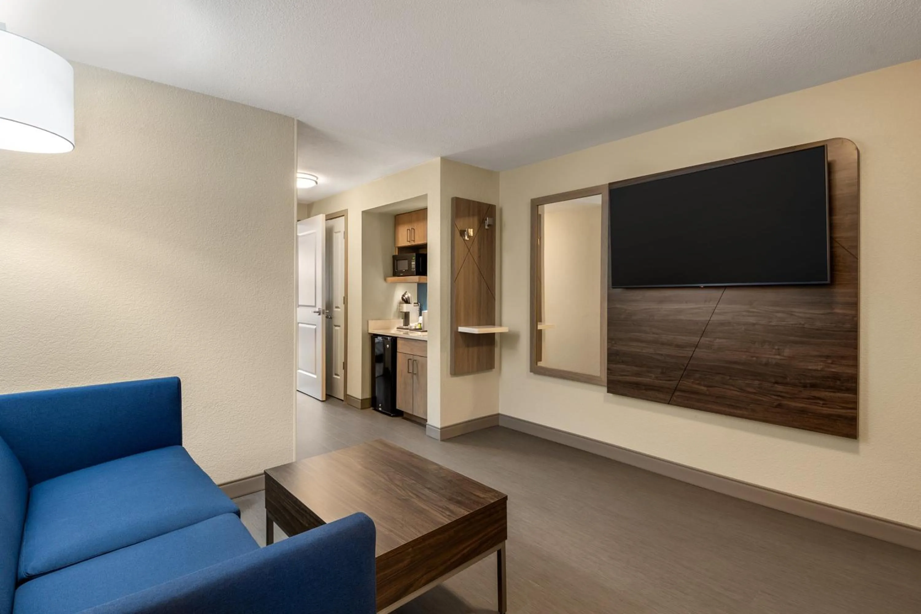 Photo of the whole room in Holiday Inn Express Richmond by IHG