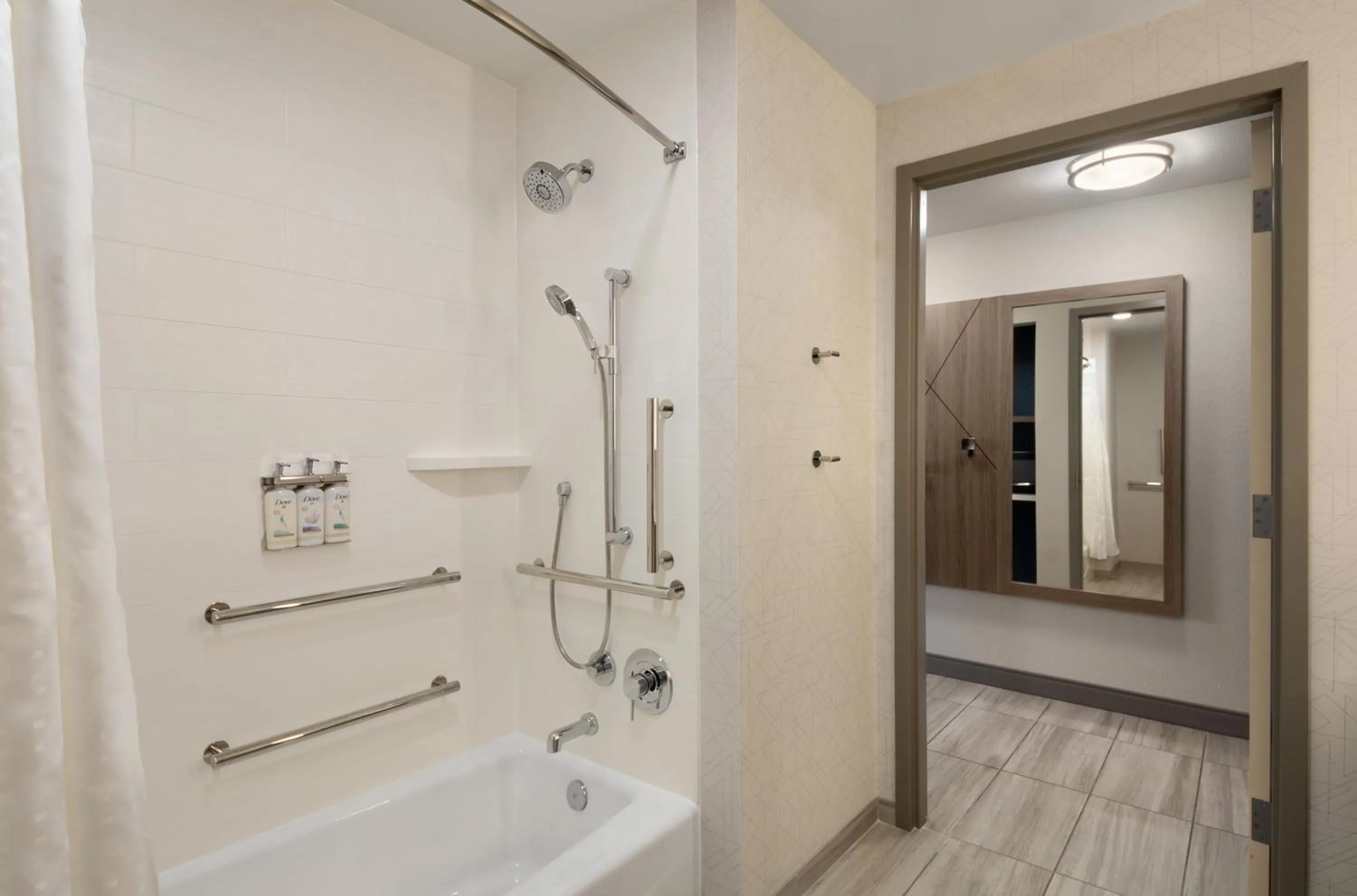 Photo of the whole room in Holiday Inn Express Richmond by IHG