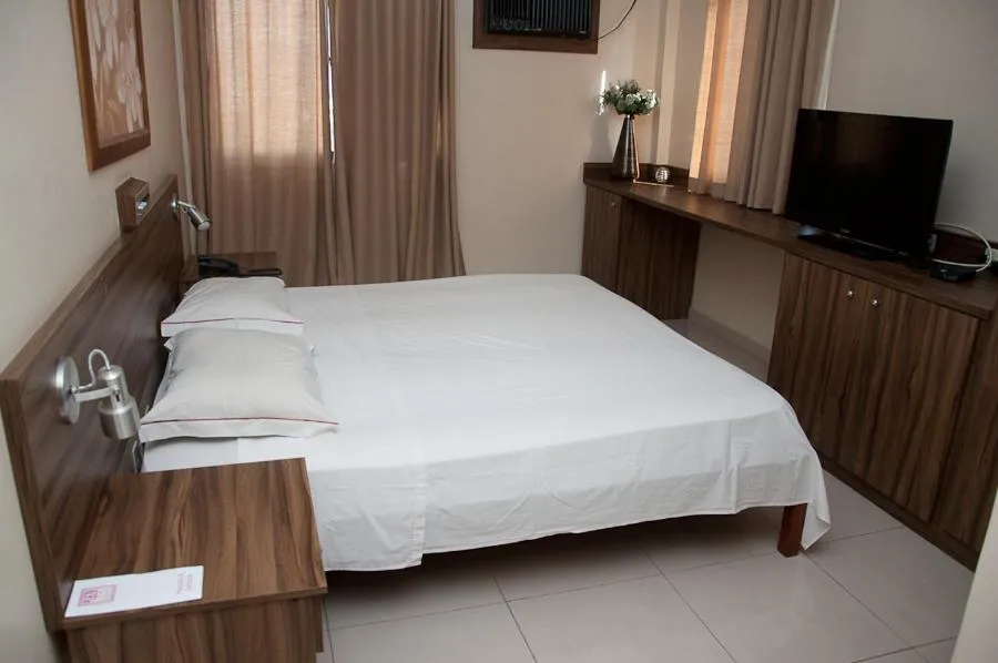 Bedroom, Bed in Plaza Suite Hotel