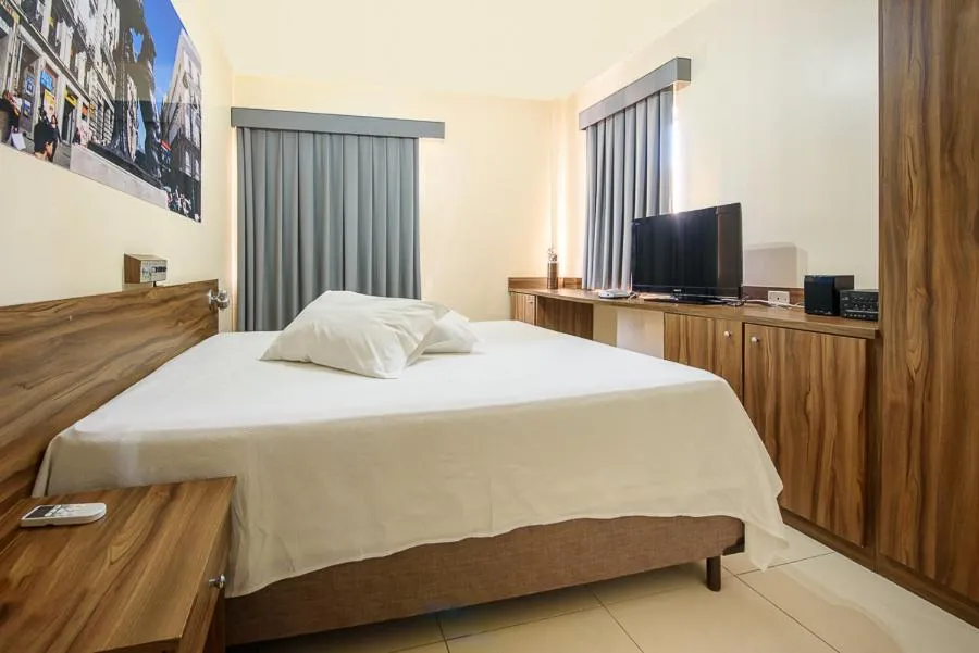 Bed in Plaza Suite Hotel