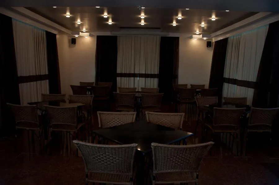 Restaurant/places to eat in Plaza Suite Hotel