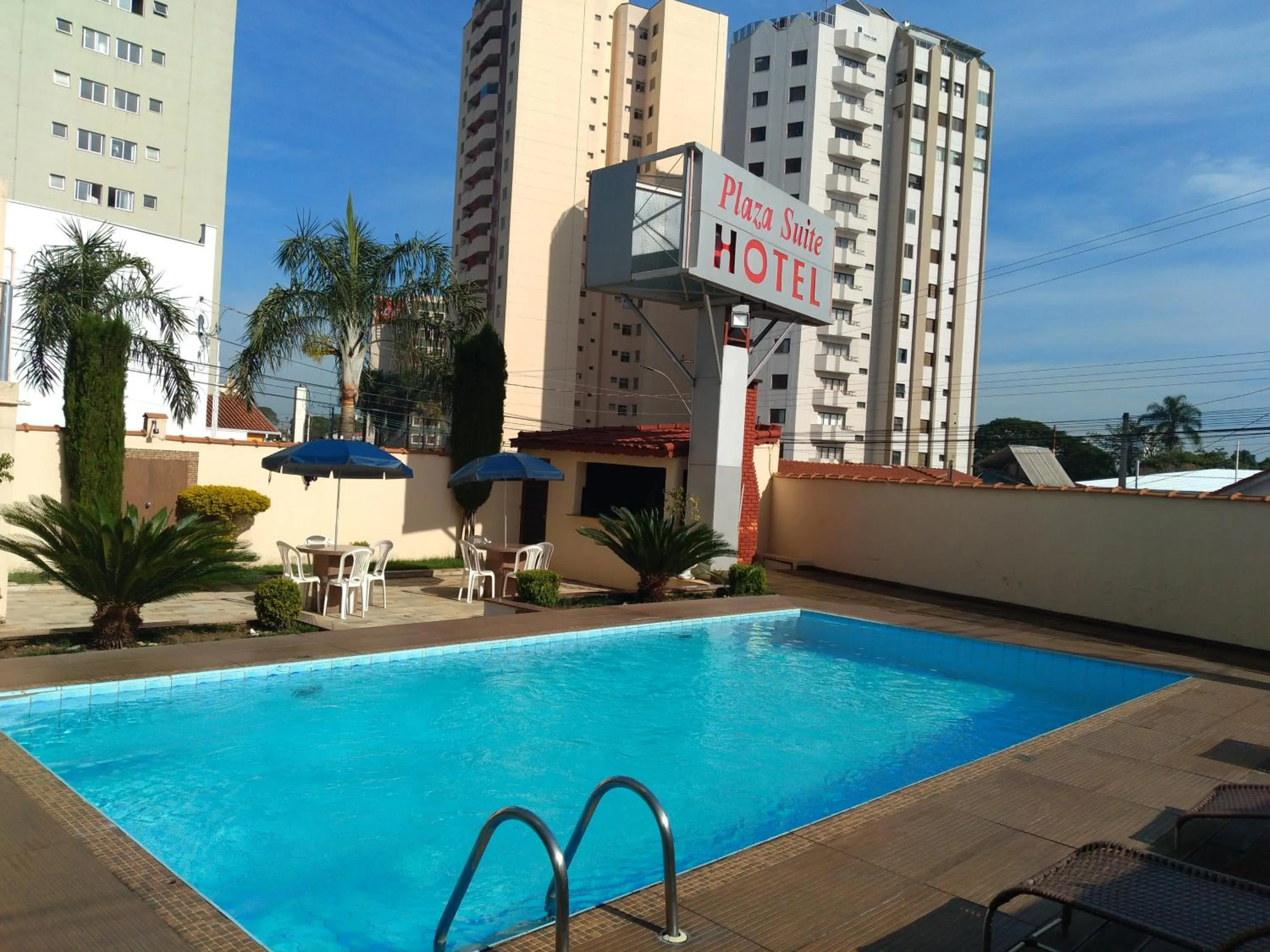 Swimming pool in Plaza Suite Hotel