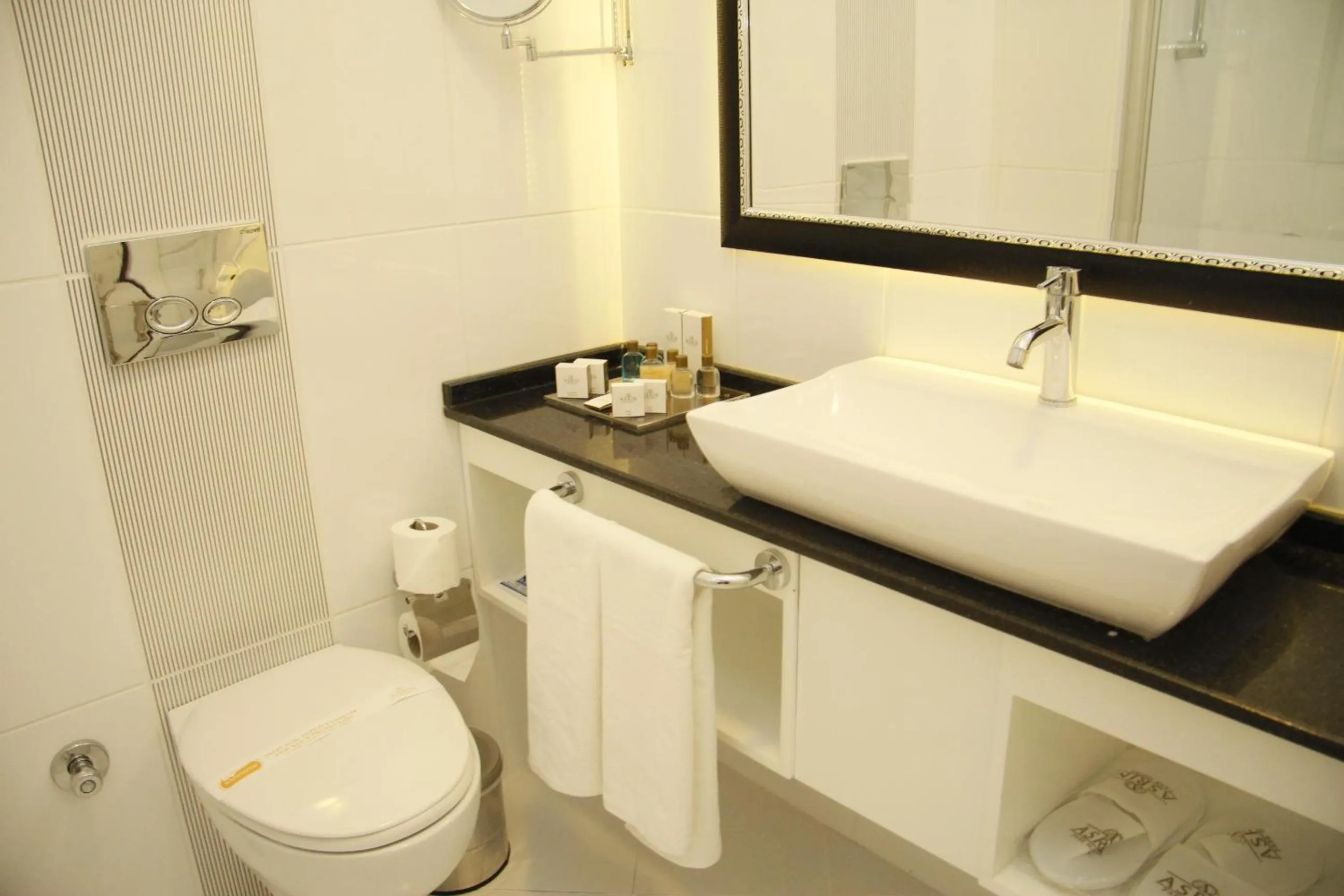 Bathroom in Asrin Park Hotel & Spa Convention Center
