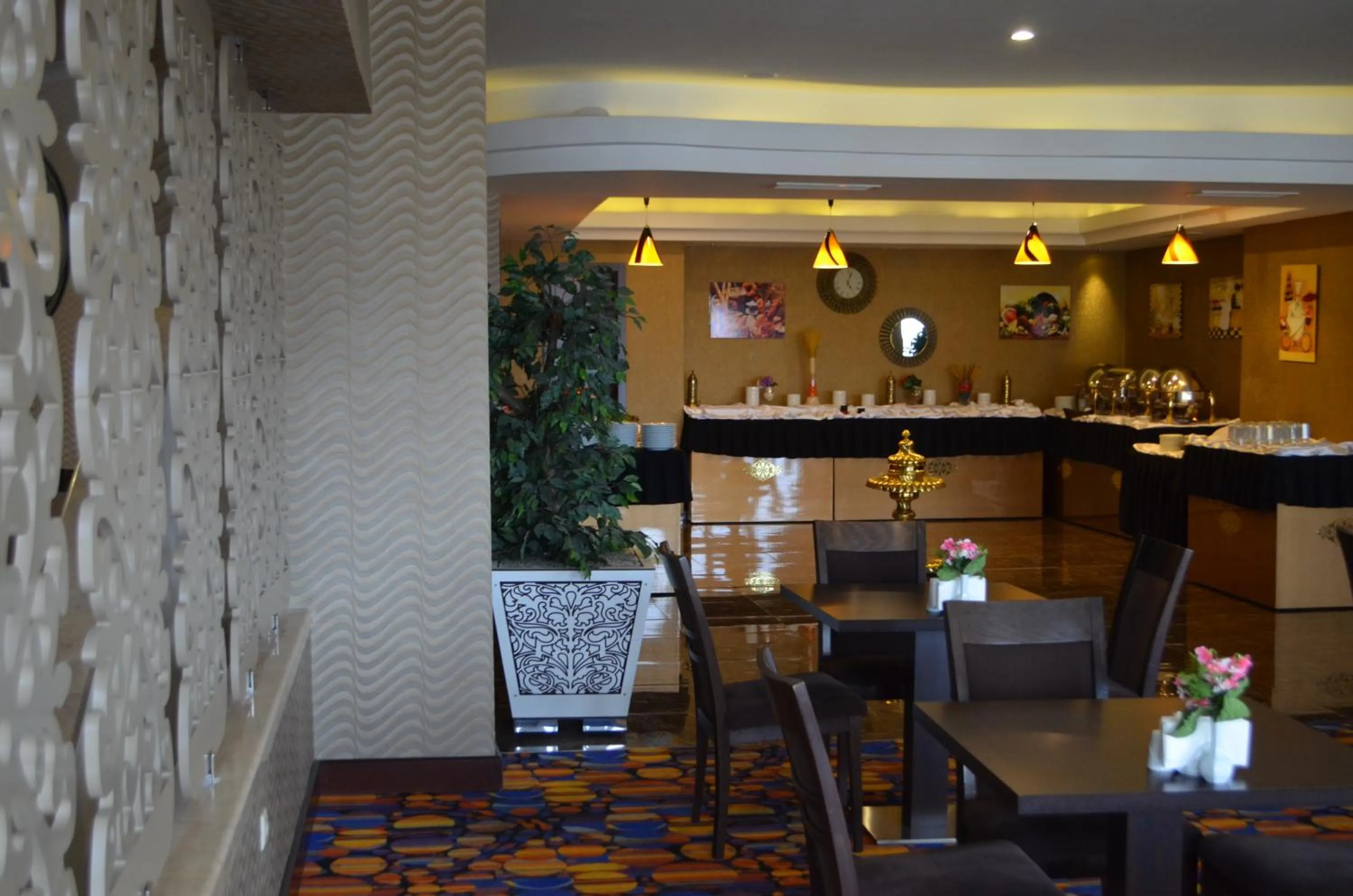 Restaurant/places to eat in Asrin Park Hotel & Spa Convention Center