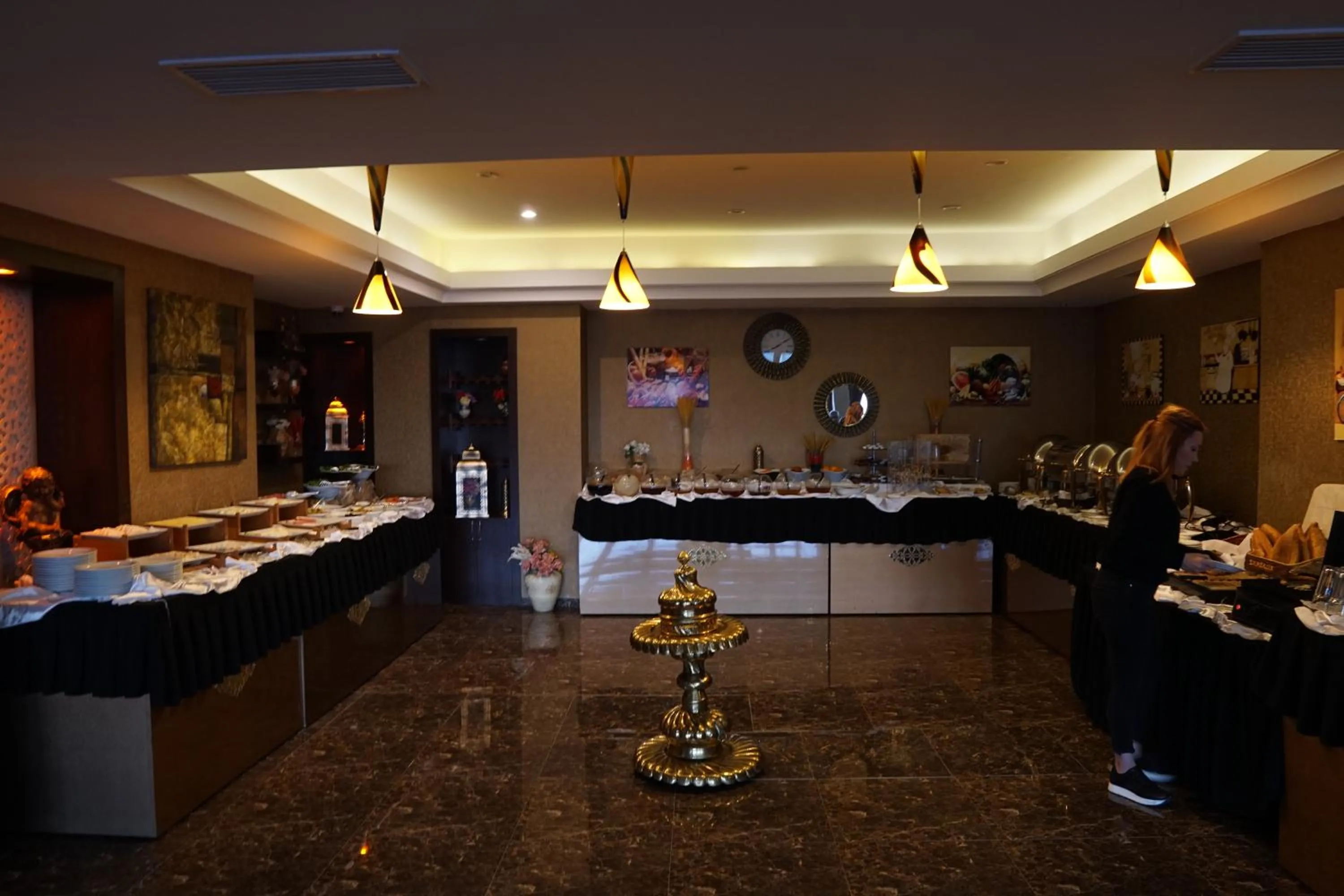 Restaurant/places to eat in Asrin Park Hotel & Spa Convention Center