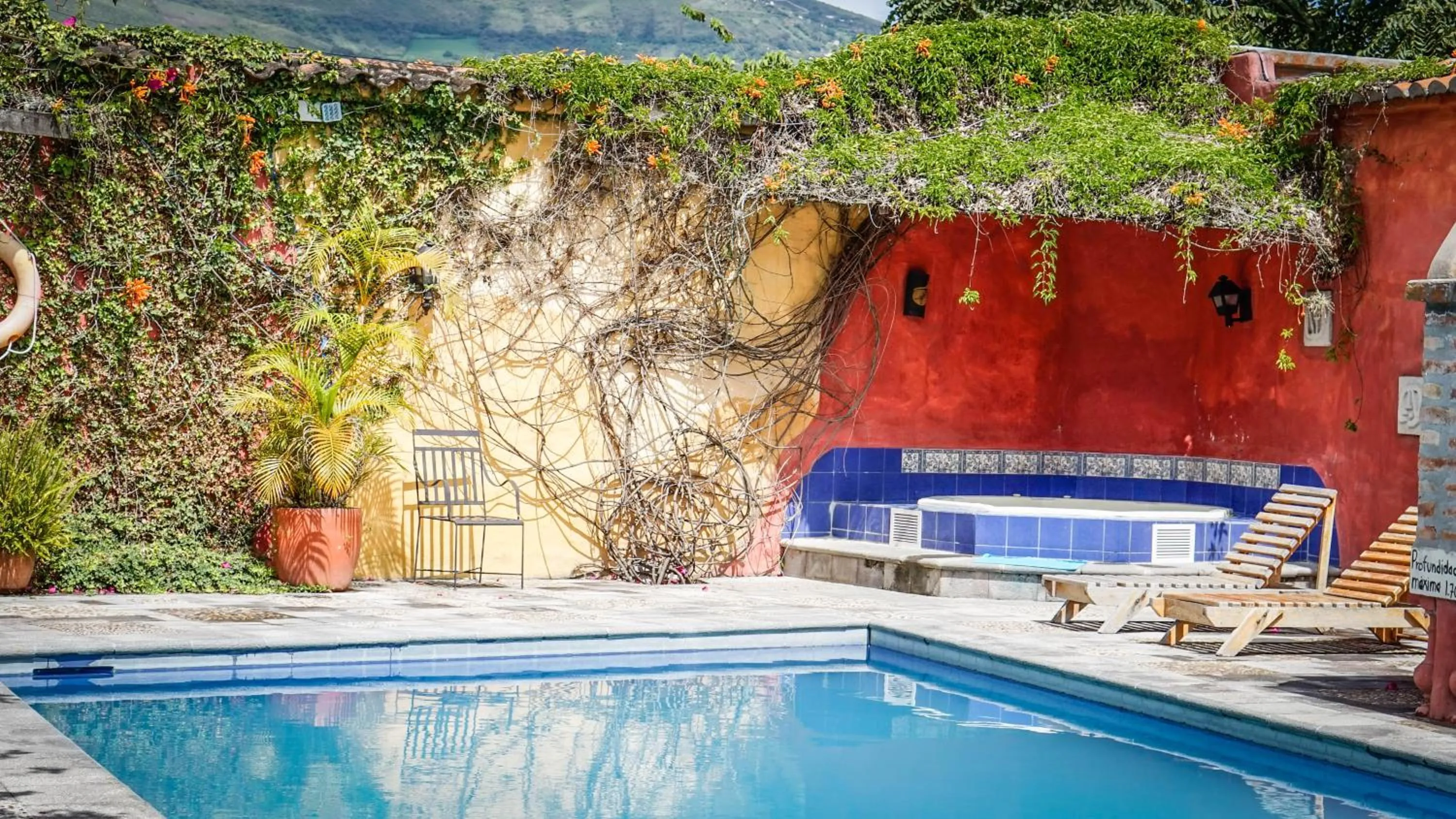 Hot Tub in Hosteria Museart Pantavi