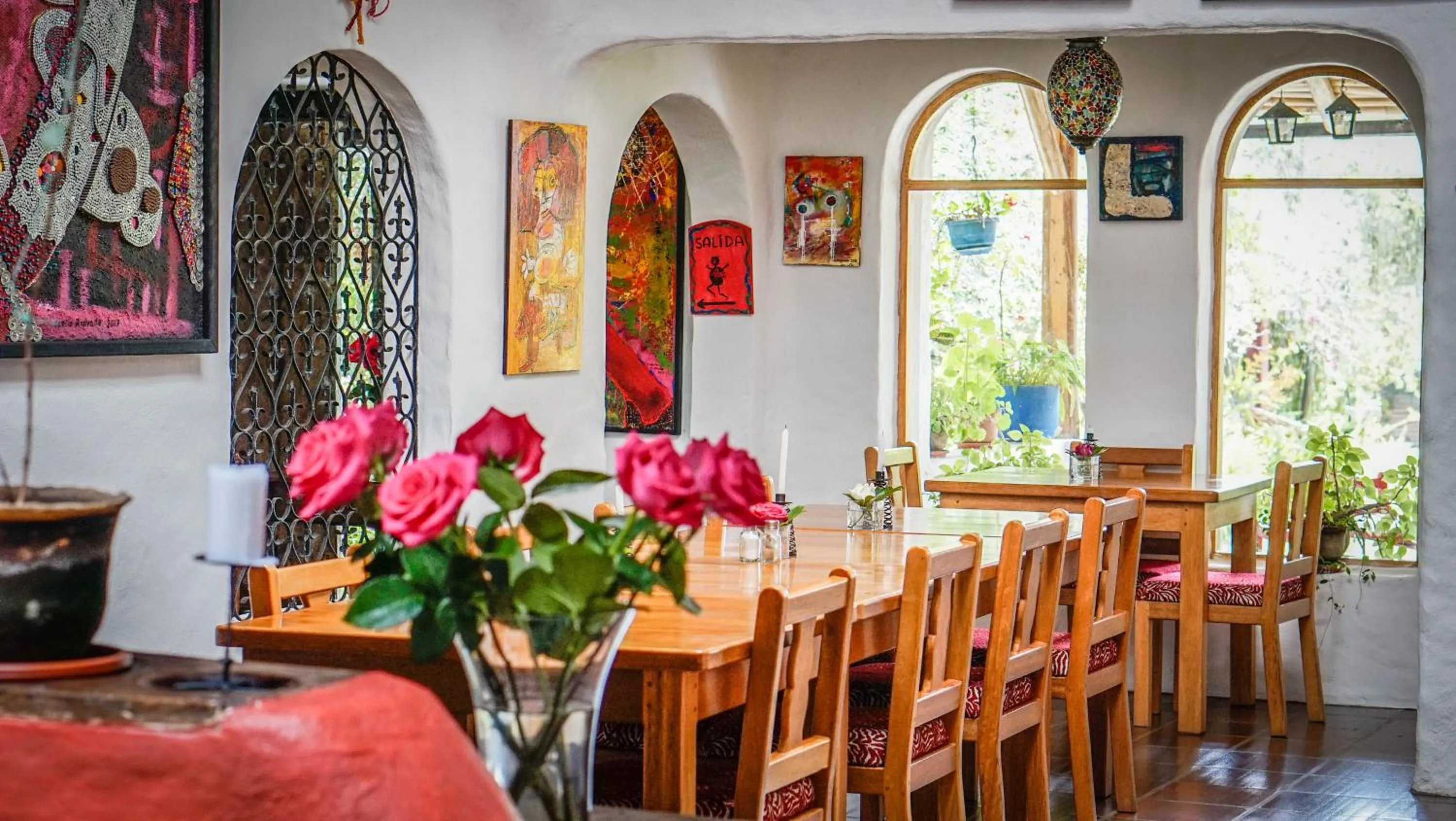 Restaurant/places to eat in Hosteria Museart Pantavi