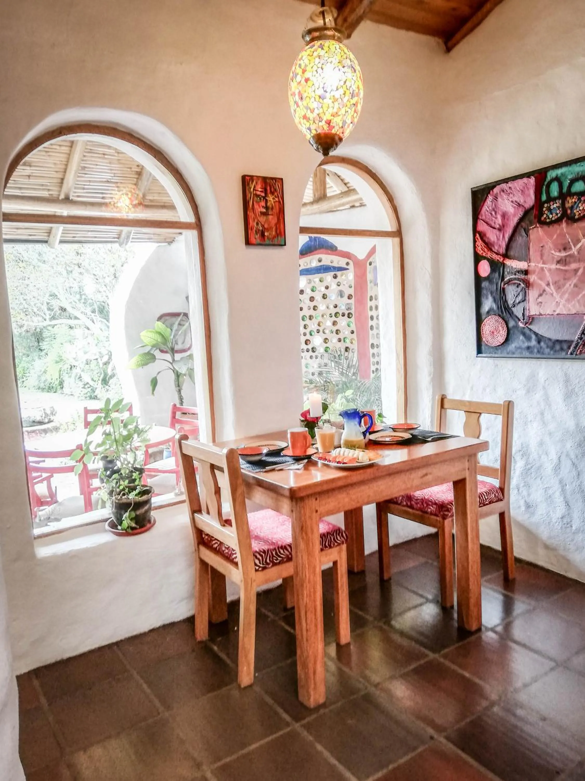 Restaurant/places to eat in Hosteria Museart Pantavi