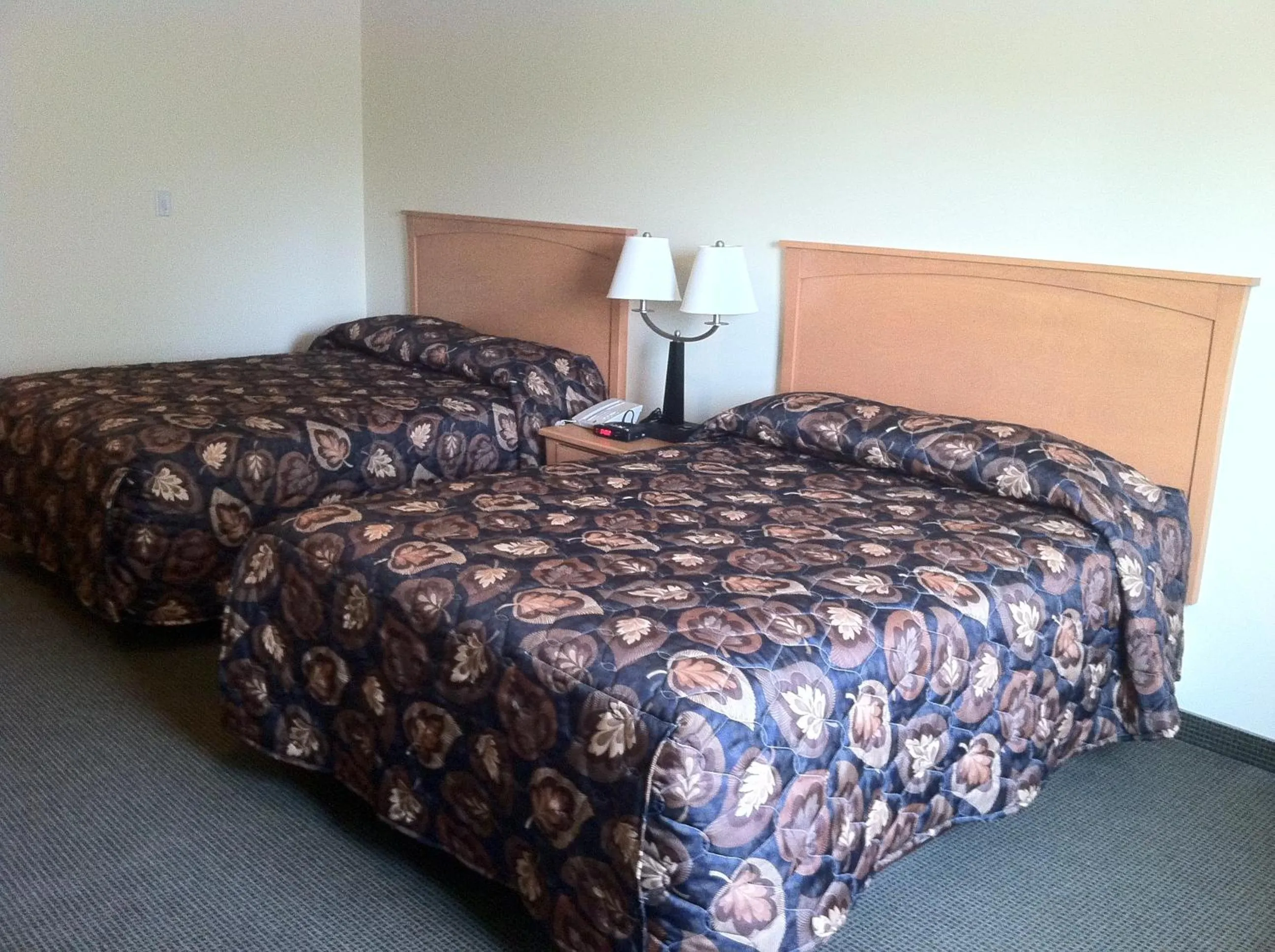 Bed in Circle 6 Motel