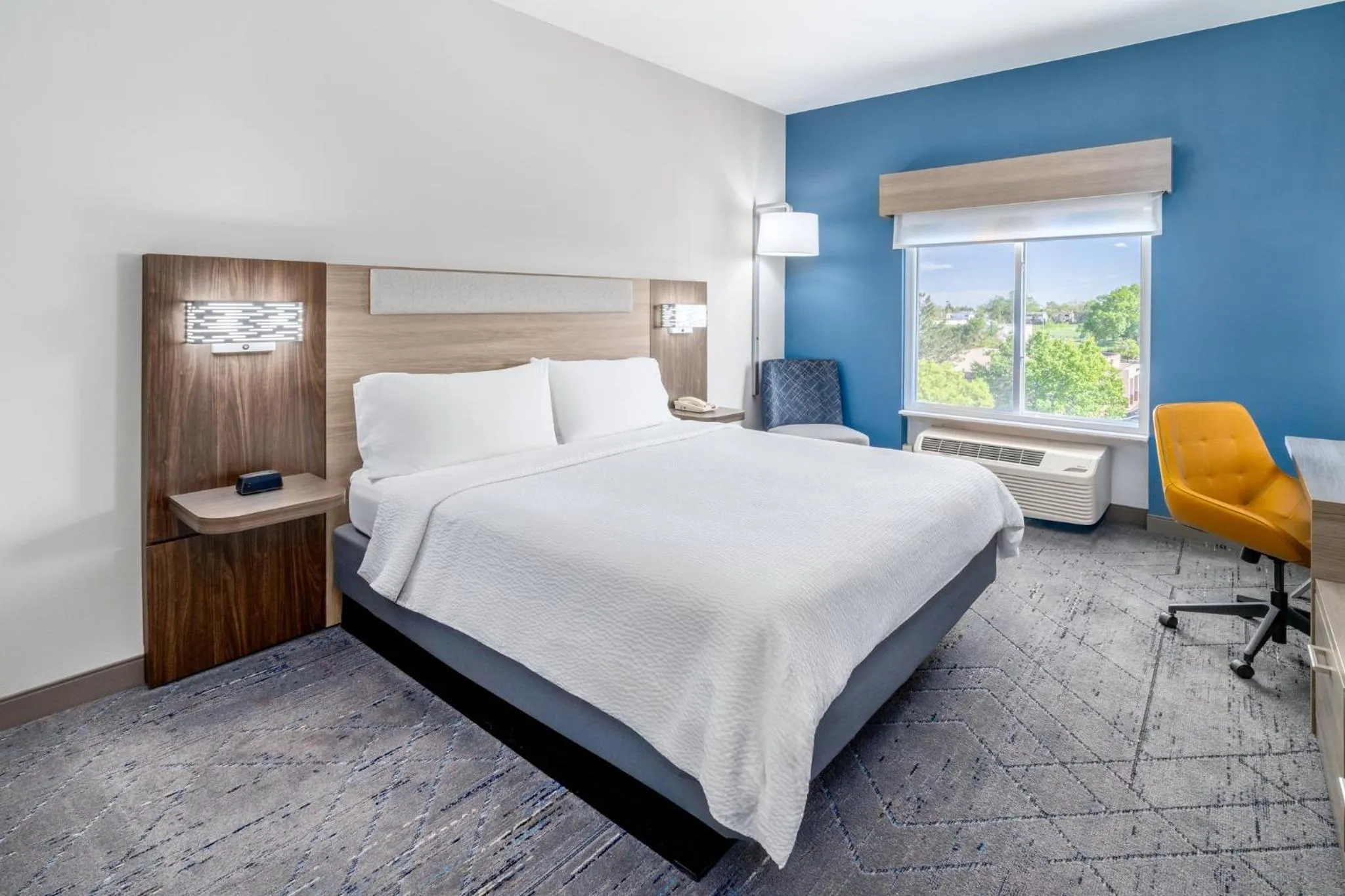 Photo of the whole room, Bed in Holiday Inn Express & Suites Denver North - Thornton by IHG