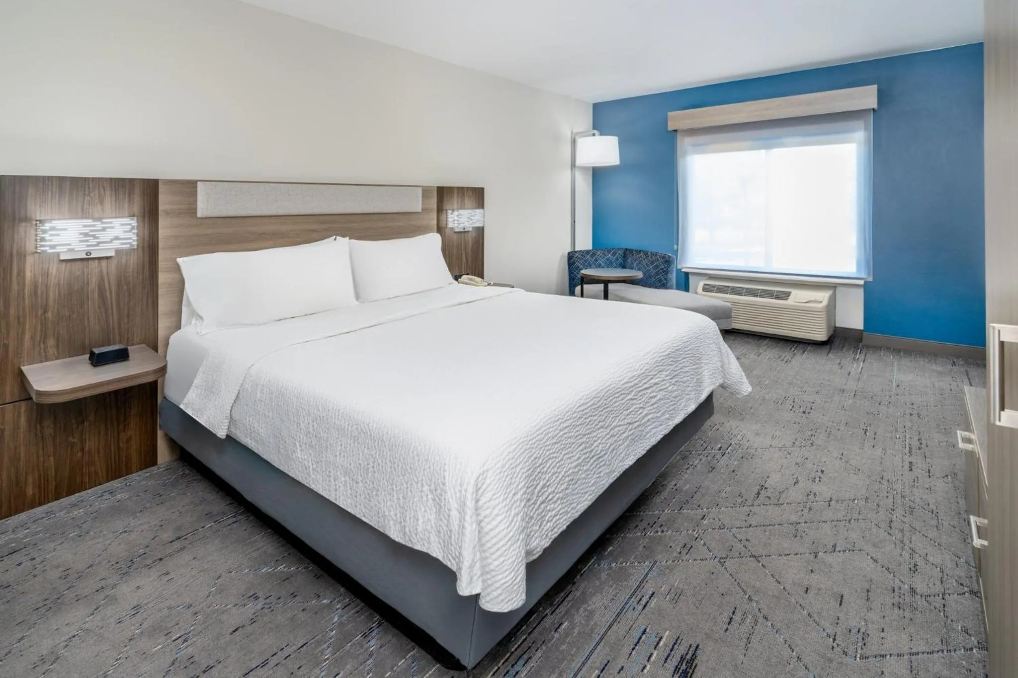 Photo of the whole room, Bed in Holiday Inn Express & Suites Denver North - Thornton by IHG