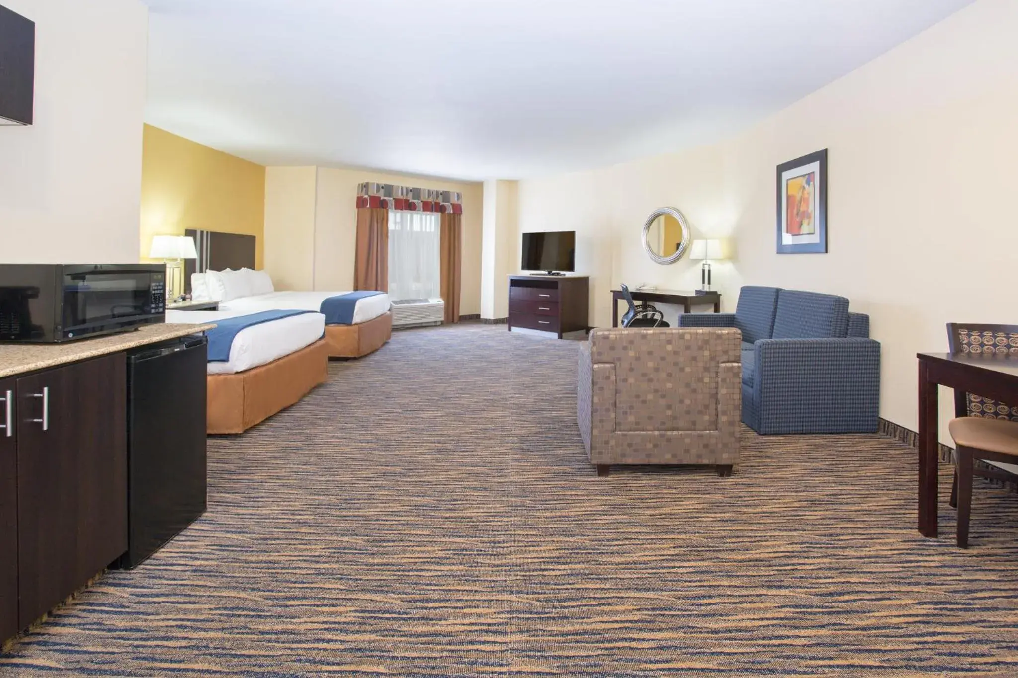 Suite with Two Queen Beds in Holiday Inn Express & Suites Denver North - Thornton by IHG Suite with Two Queen Beds in Holiday Inn Express & Suites Denver North - Thornton by IHG