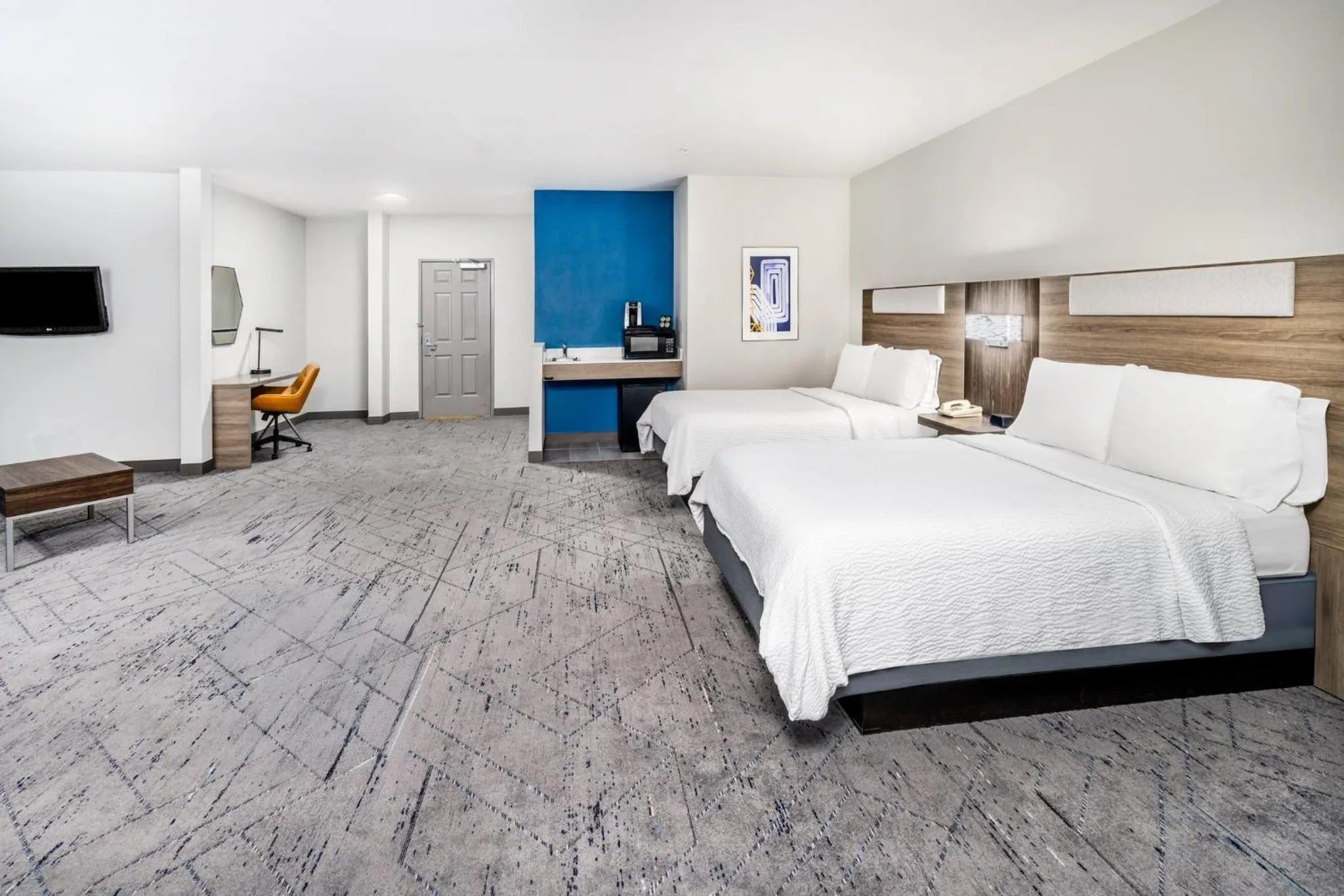 Photo of the whole room, Bed in Holiday Inn Express & Suites Denver North - Thornton by IHG