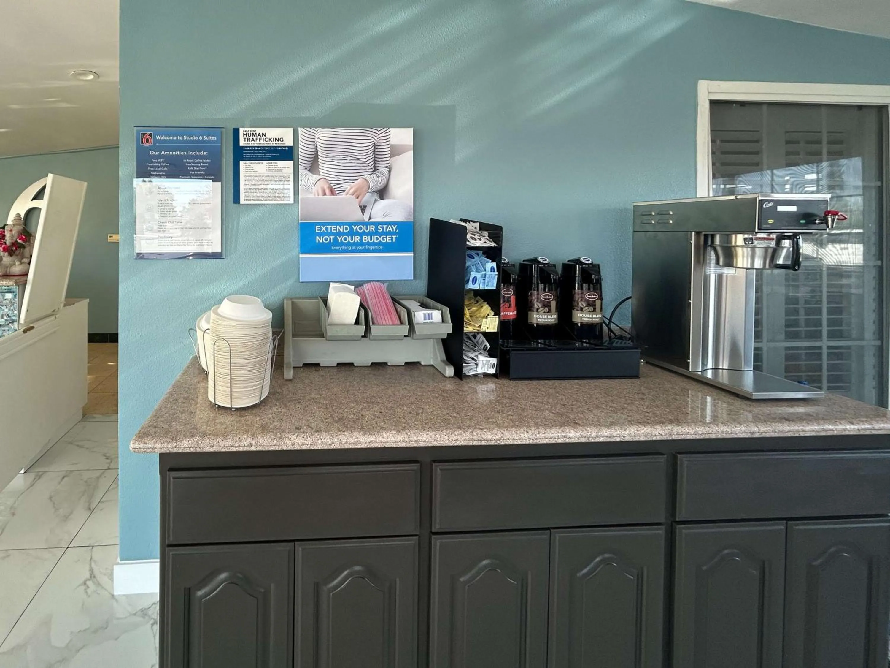 Lobby or reception in Gateway Inn