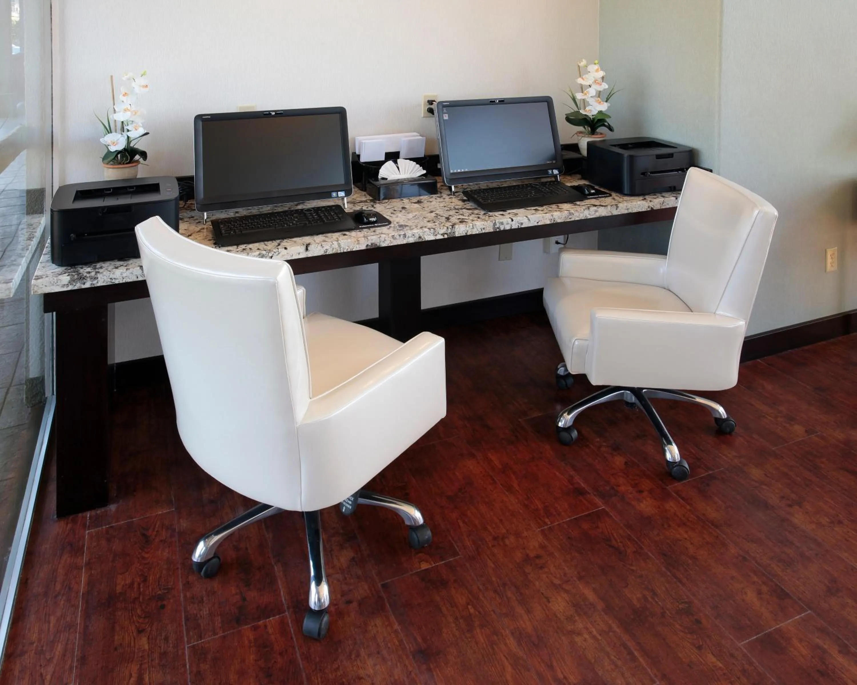 TV and multimedia in Shore Cliff Hotel