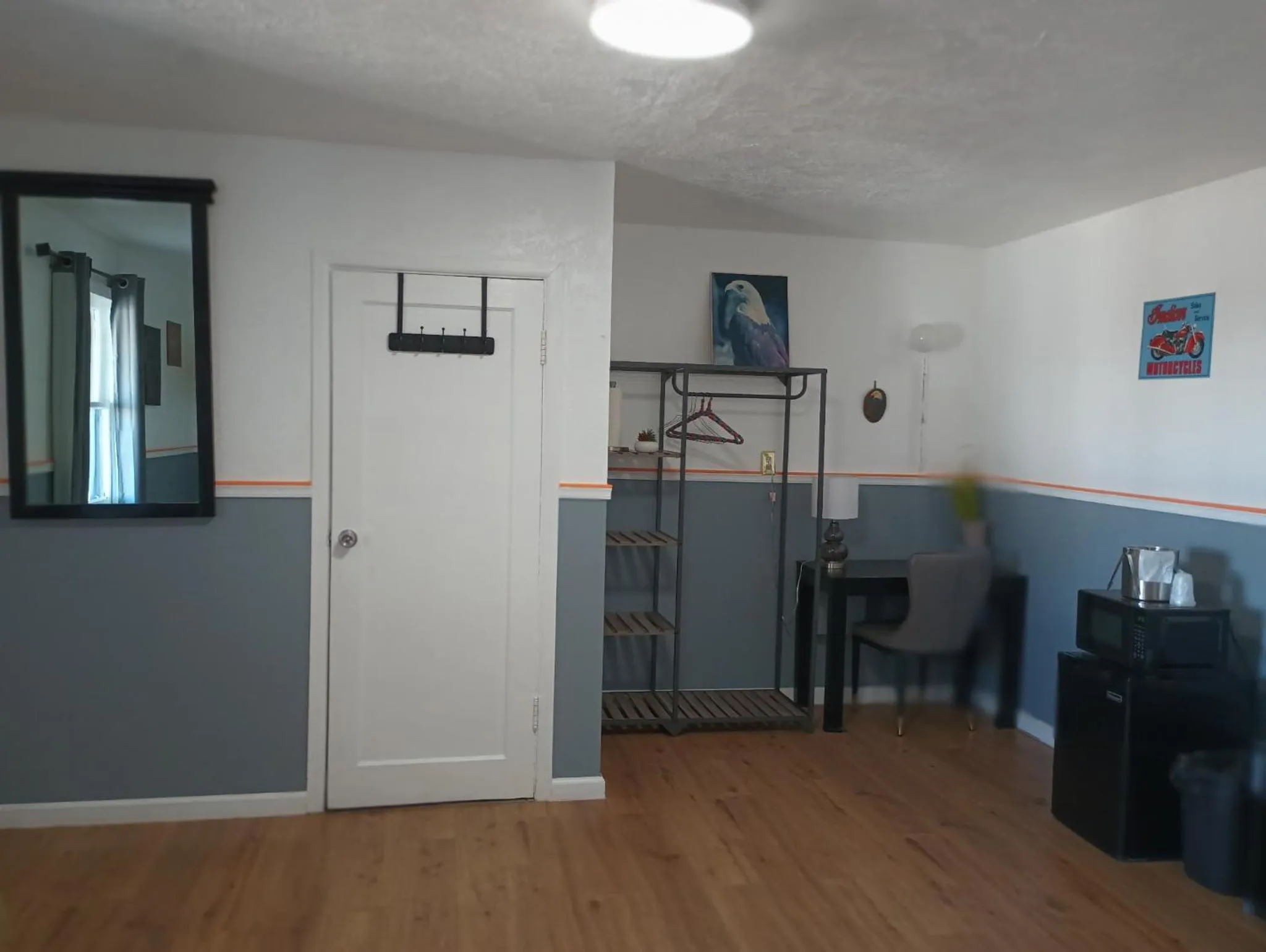 microwave in Rose's Motel