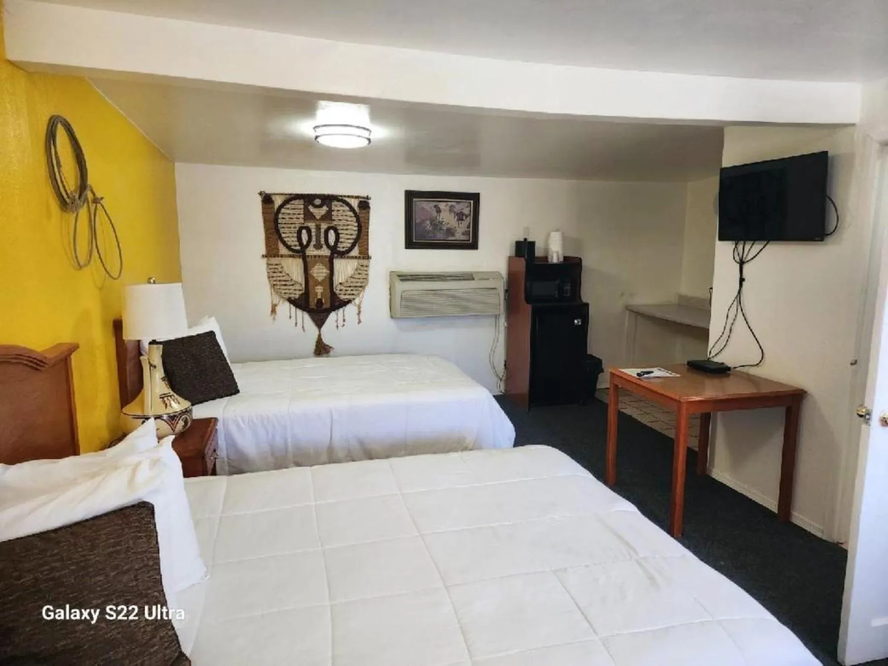 TV and multimedia, Bed in Rose's Motel