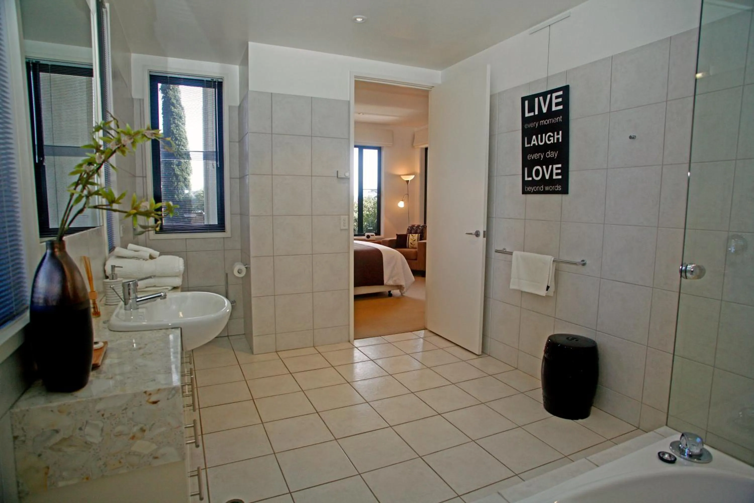 Bathroom, Bed in Hilltop Apartments Phillip Island
