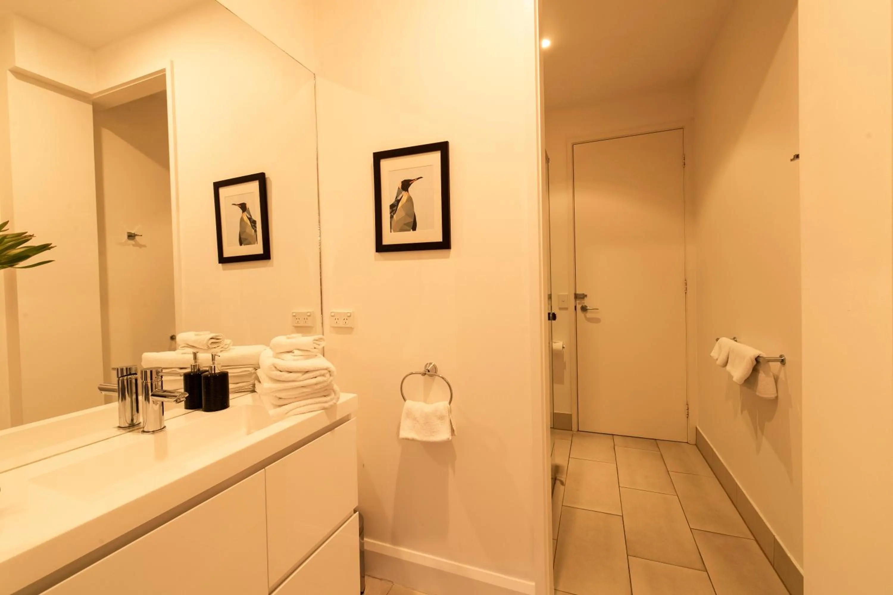 Bathroom in Hilltop Apartments Phillip Island