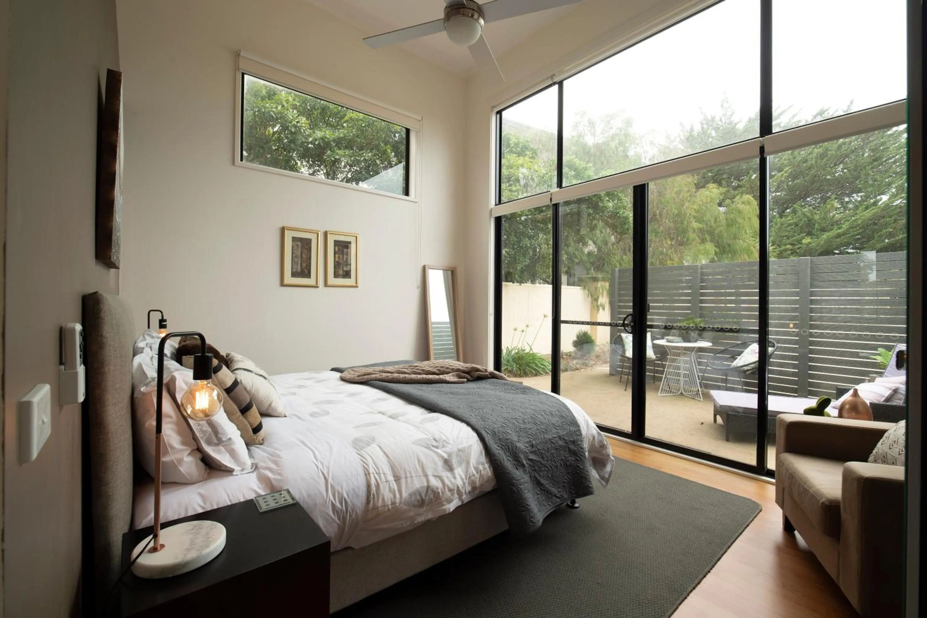 Bedroom, Bed in Hilltop Apartments Phillip Island