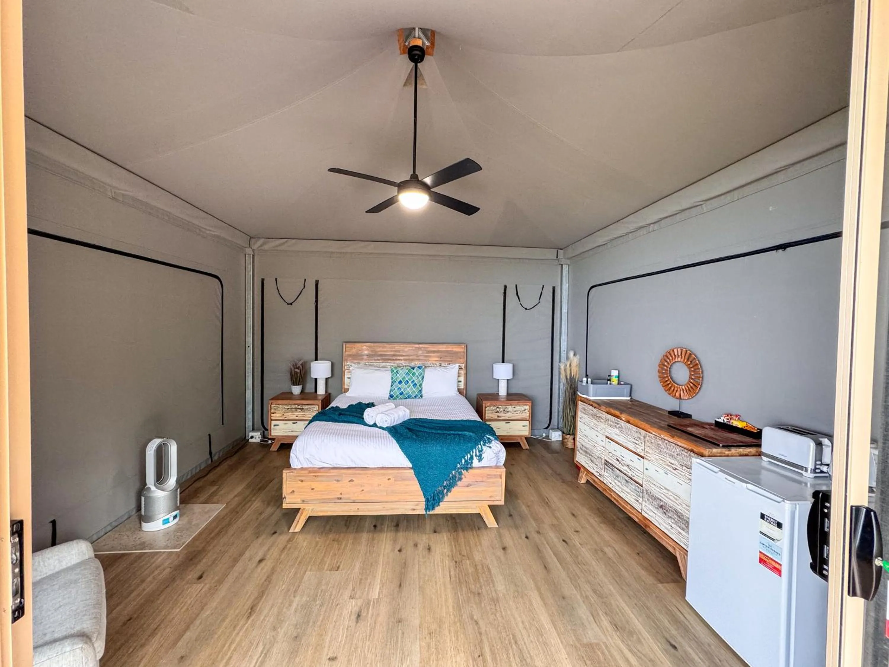 Bedroom, Bed in Lorne Foreshore Caravan Park