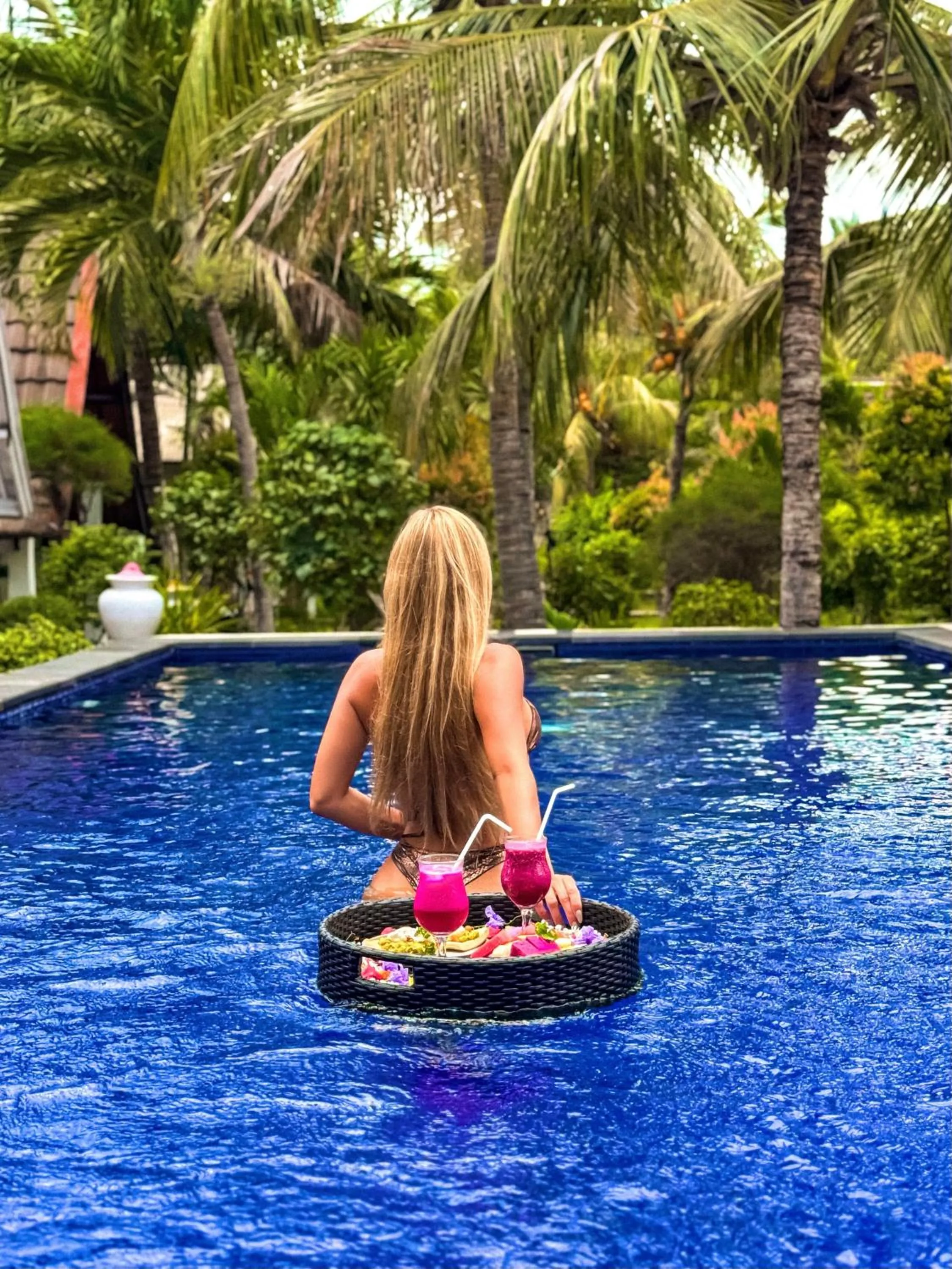Swimming pool in Pelangi Cottages Gili Air