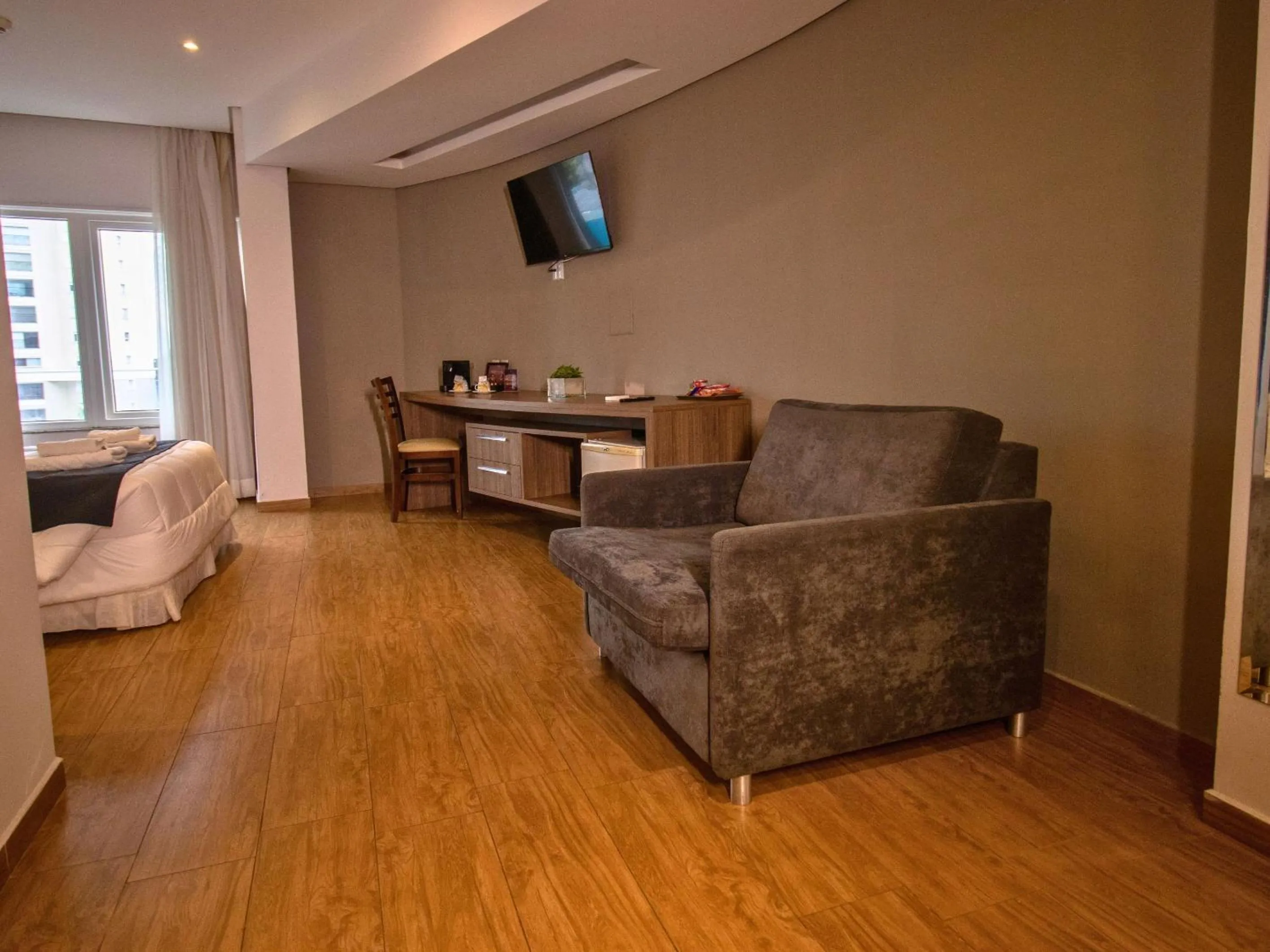 Bedroom in Continental Inn