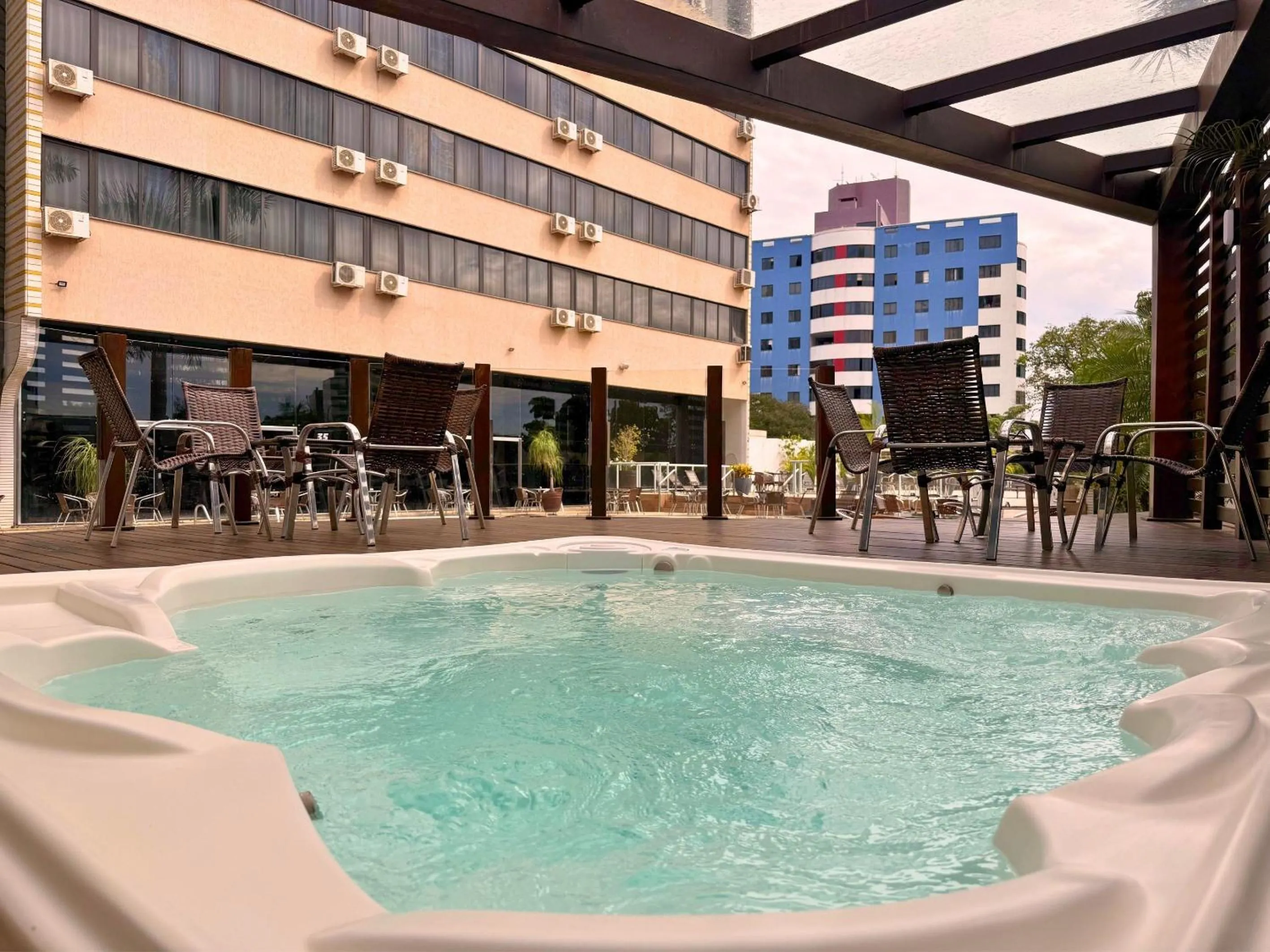 Hot Tub in Continental Inn