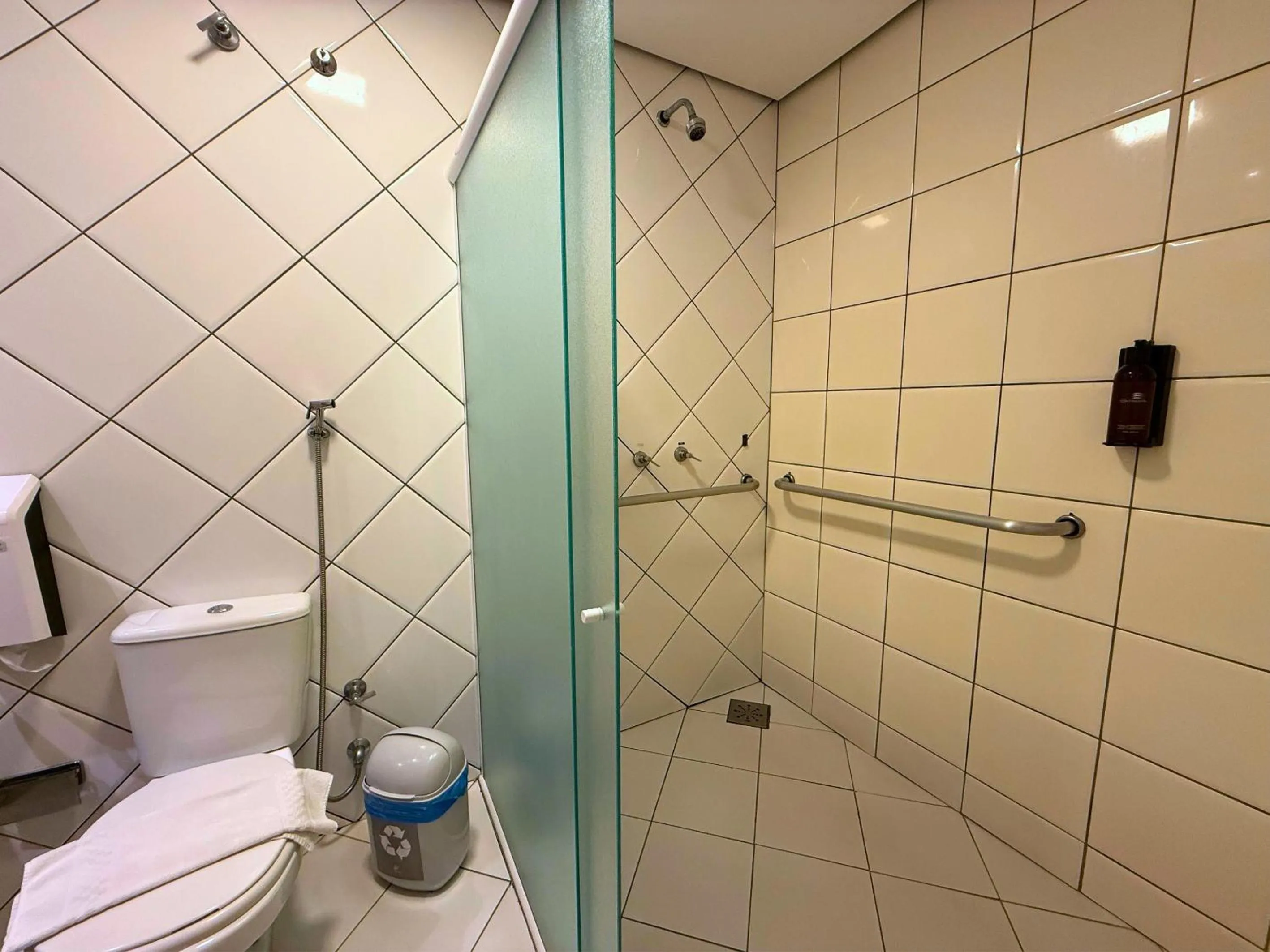 Bathroom in Continental Inn