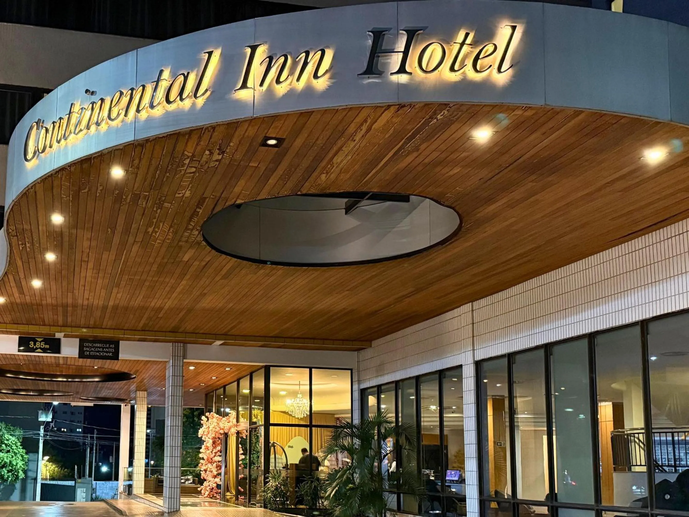 Facade/entrance in Continental Inn