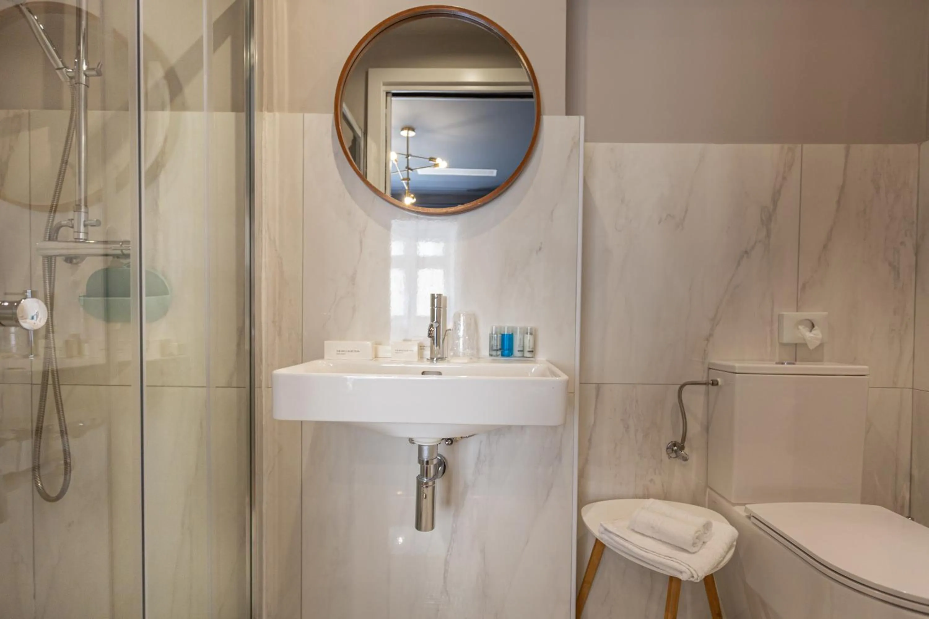 Shower in The Barrister