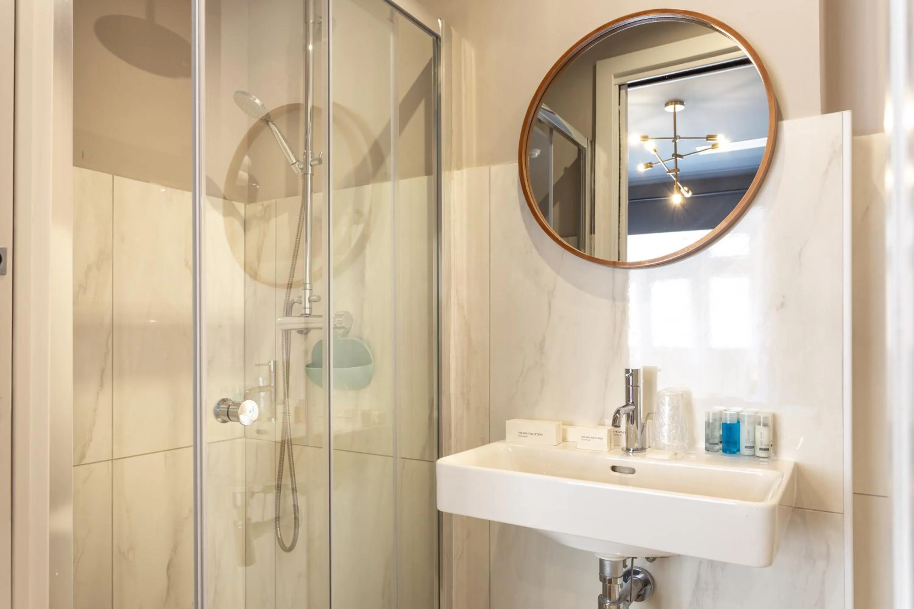 Shower in The Barrister