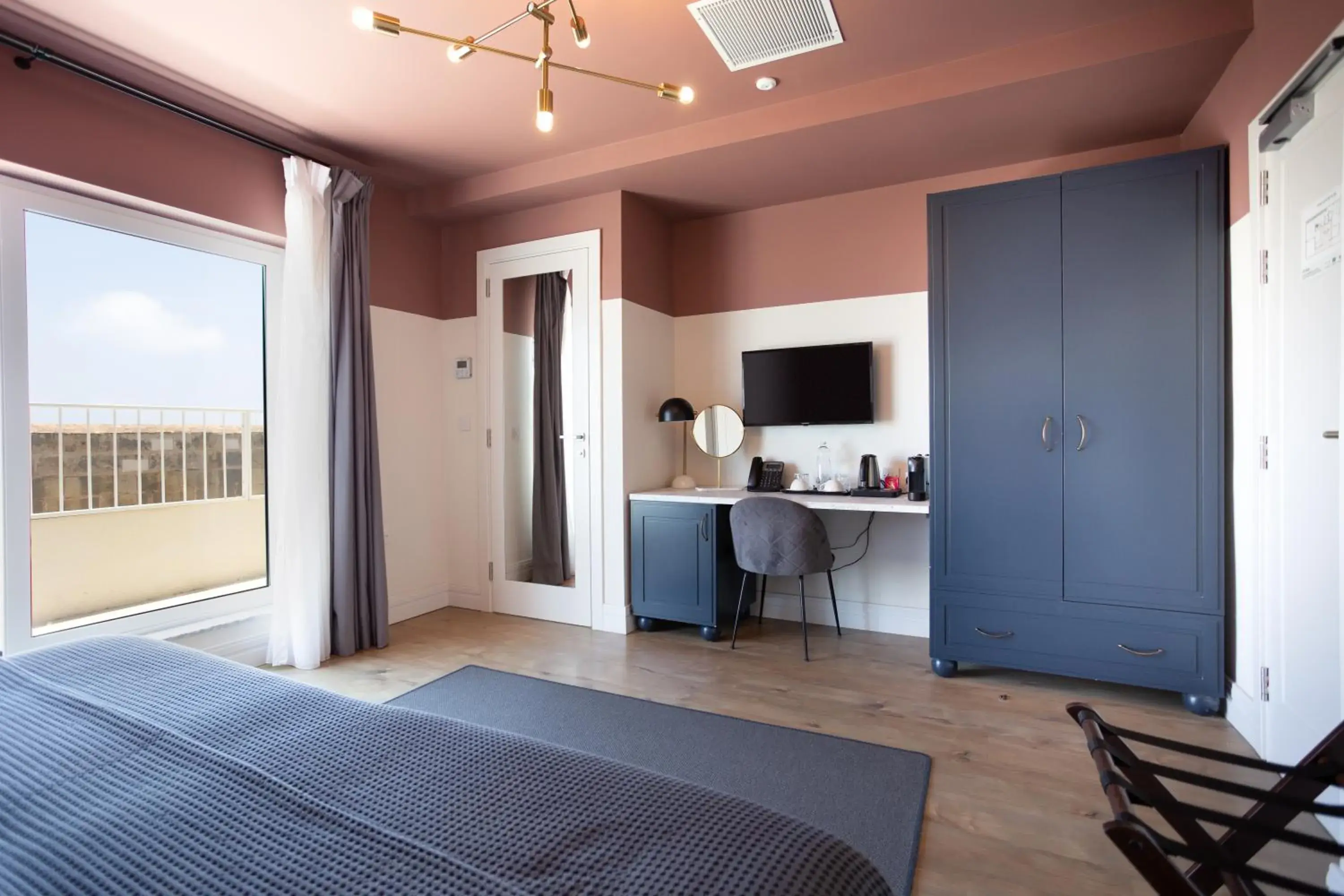 Deluxe Twin Room with Roof top Terrace in The Barrister Deluxe Twin Room with Roof top Terrace in The Barrister