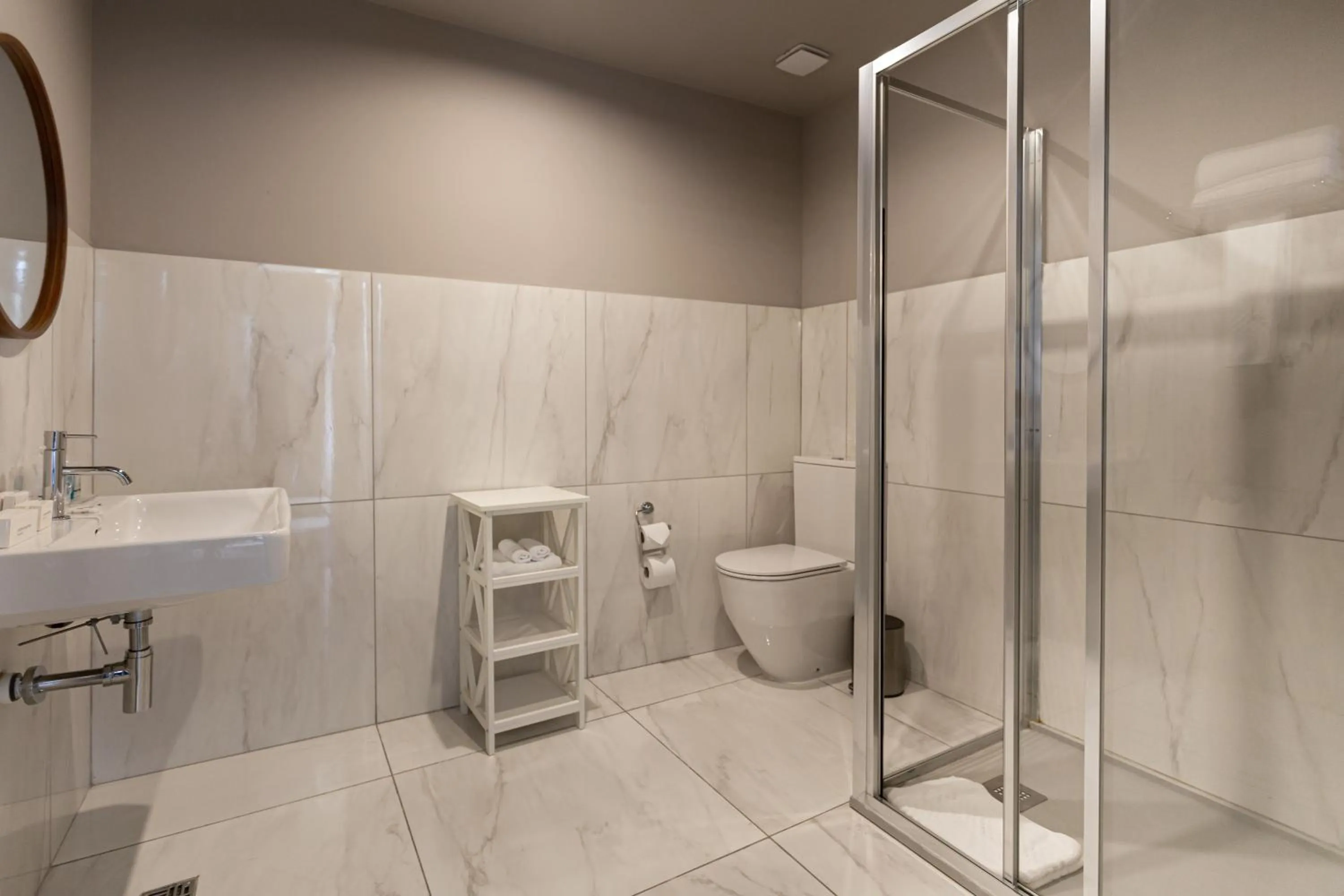 Shower in The Barrister