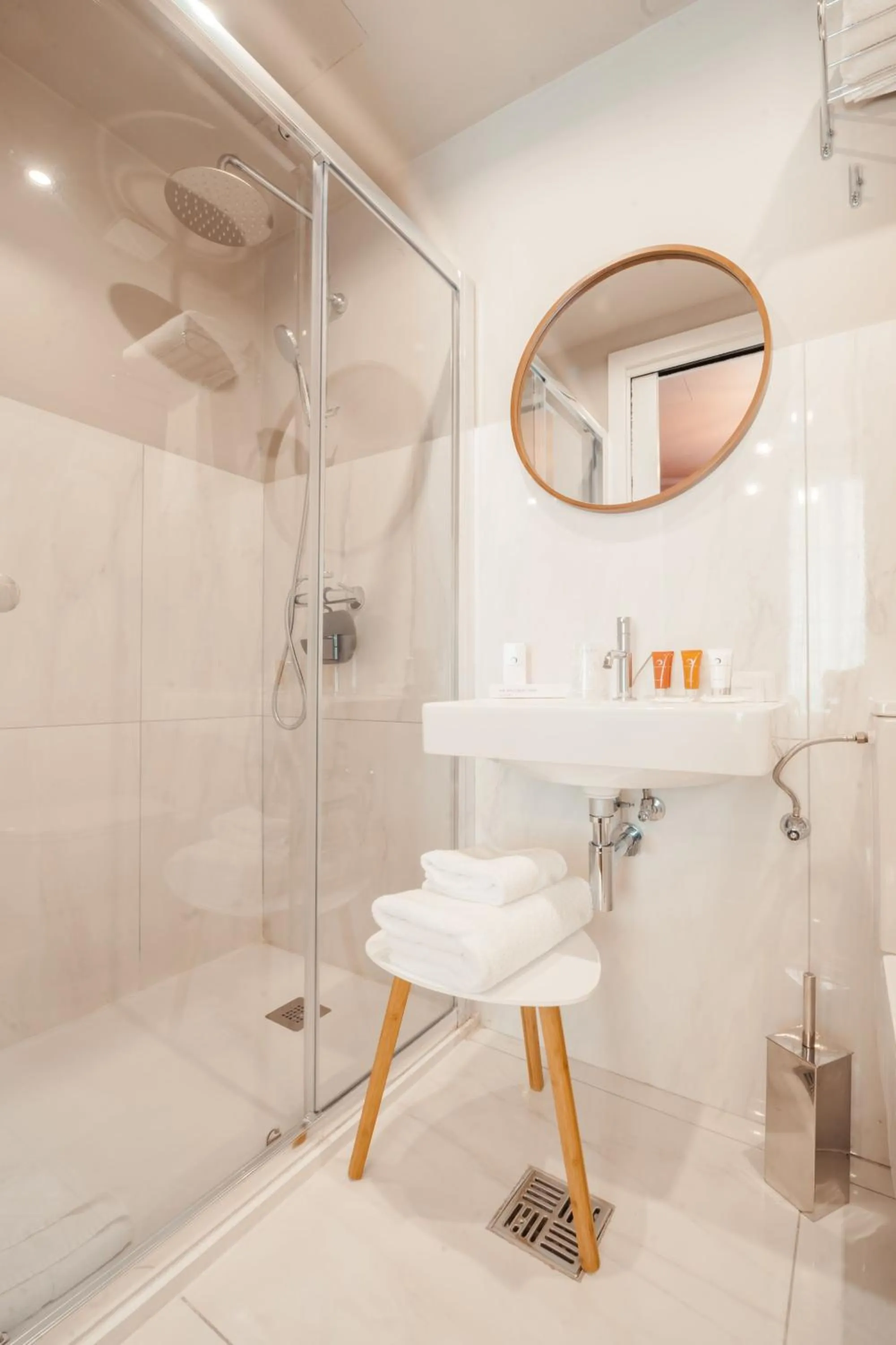 Shower in The Barrister