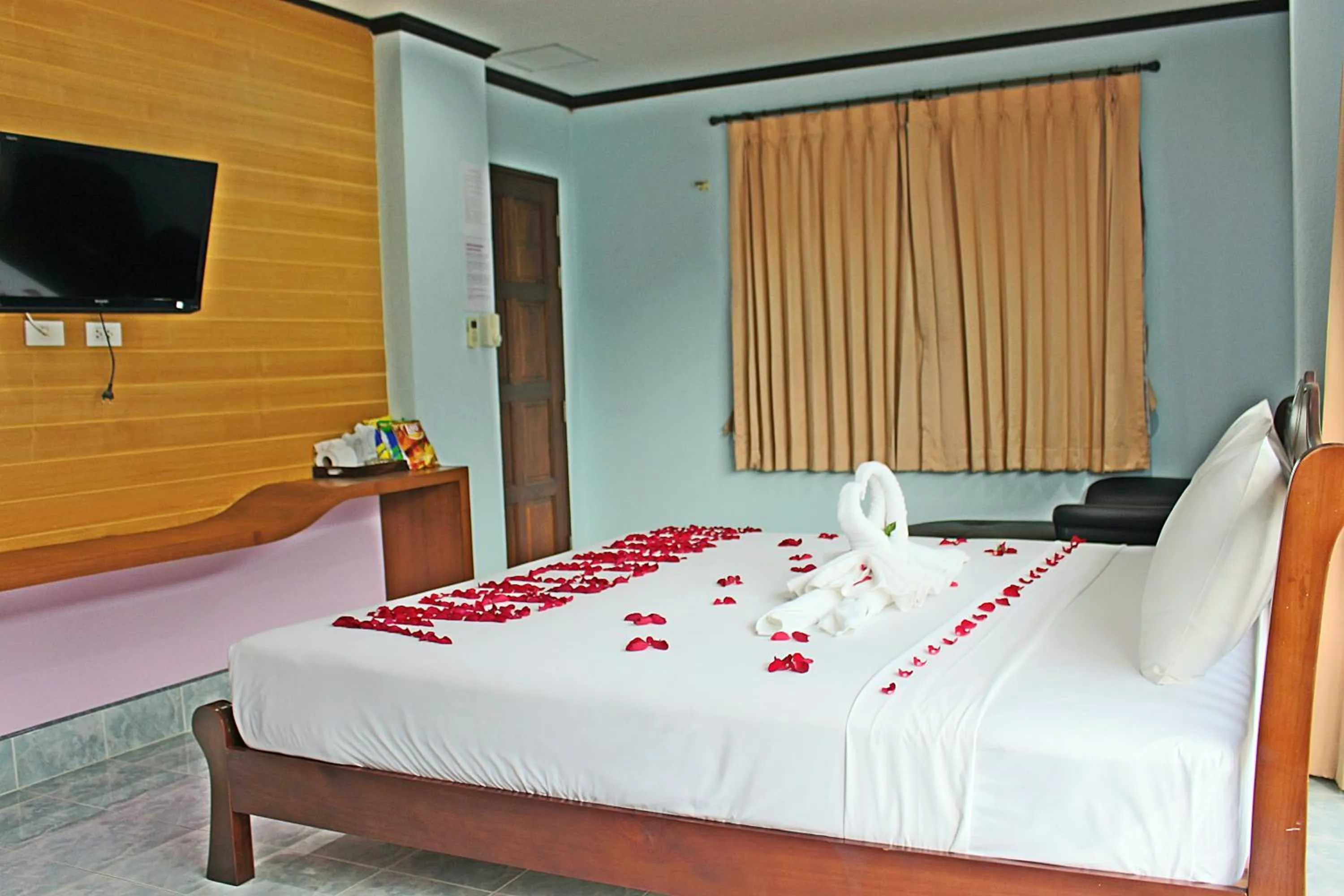 Coffee/tea facilities, Bed in Baan Ketkeaw Guest House 2