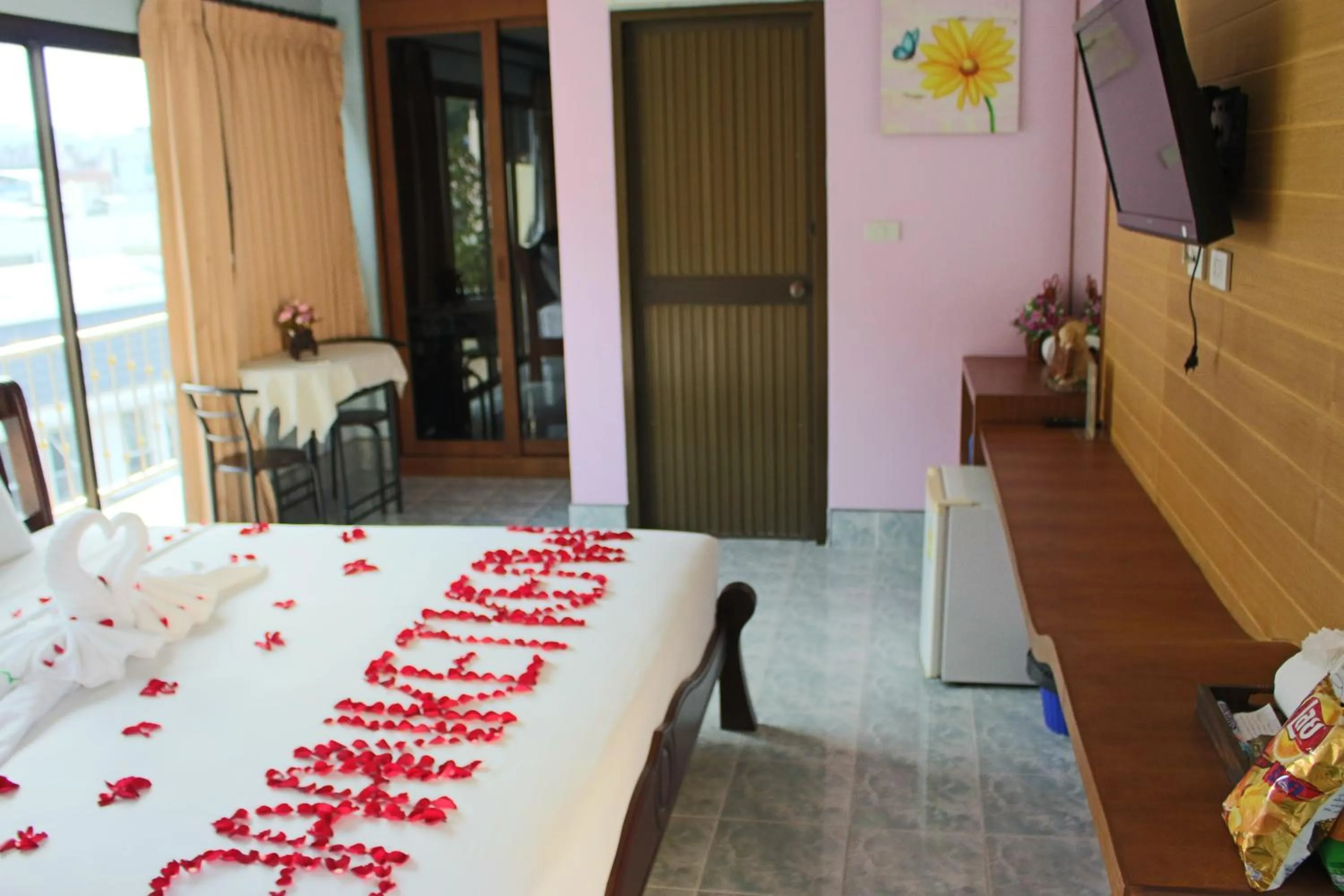 Shower, Bed in Baan Ketkeaw Guest House 2