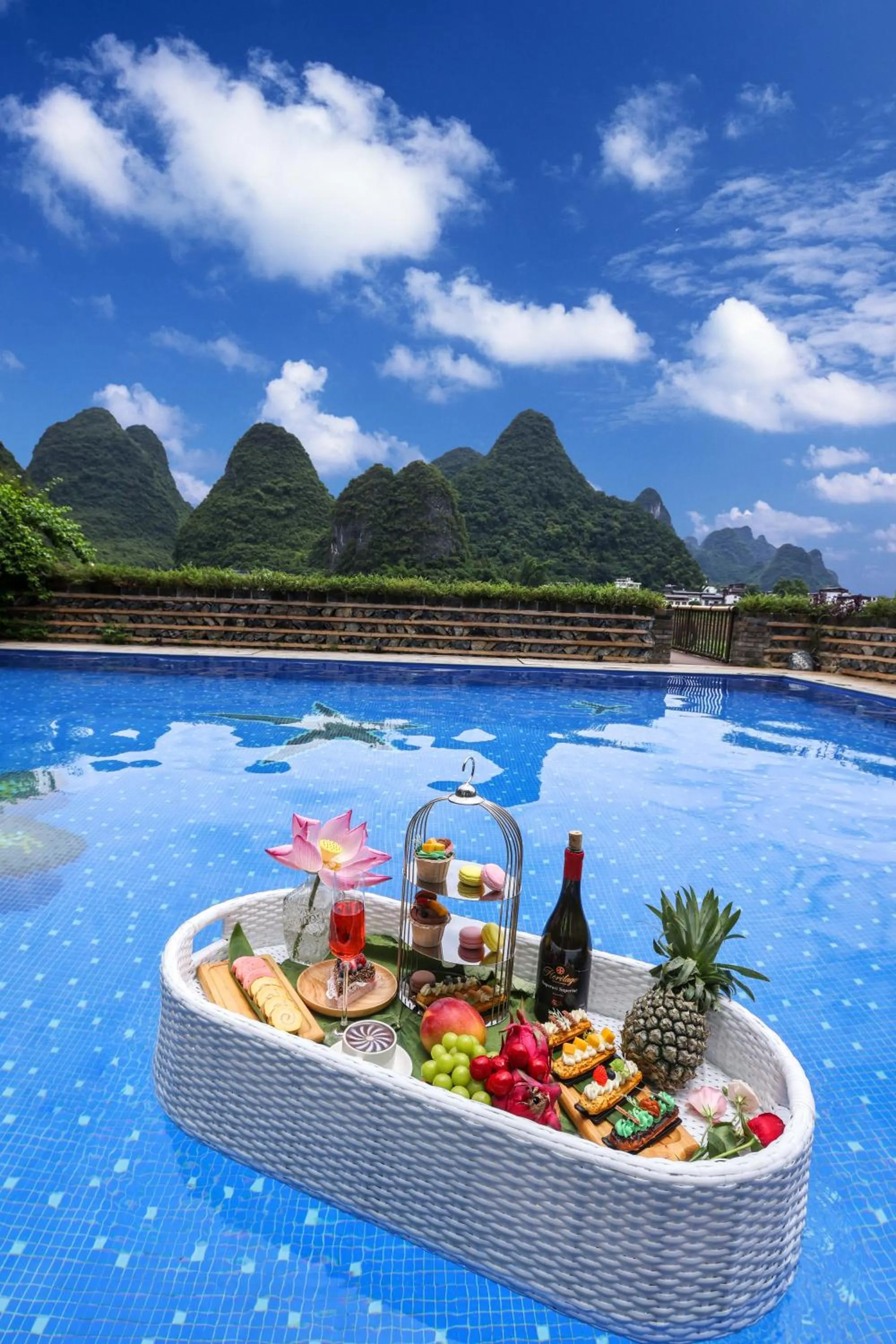 Swimming pool in Yangshuo Tea Cozy--one way Free pick up from airport or TS 4 nights