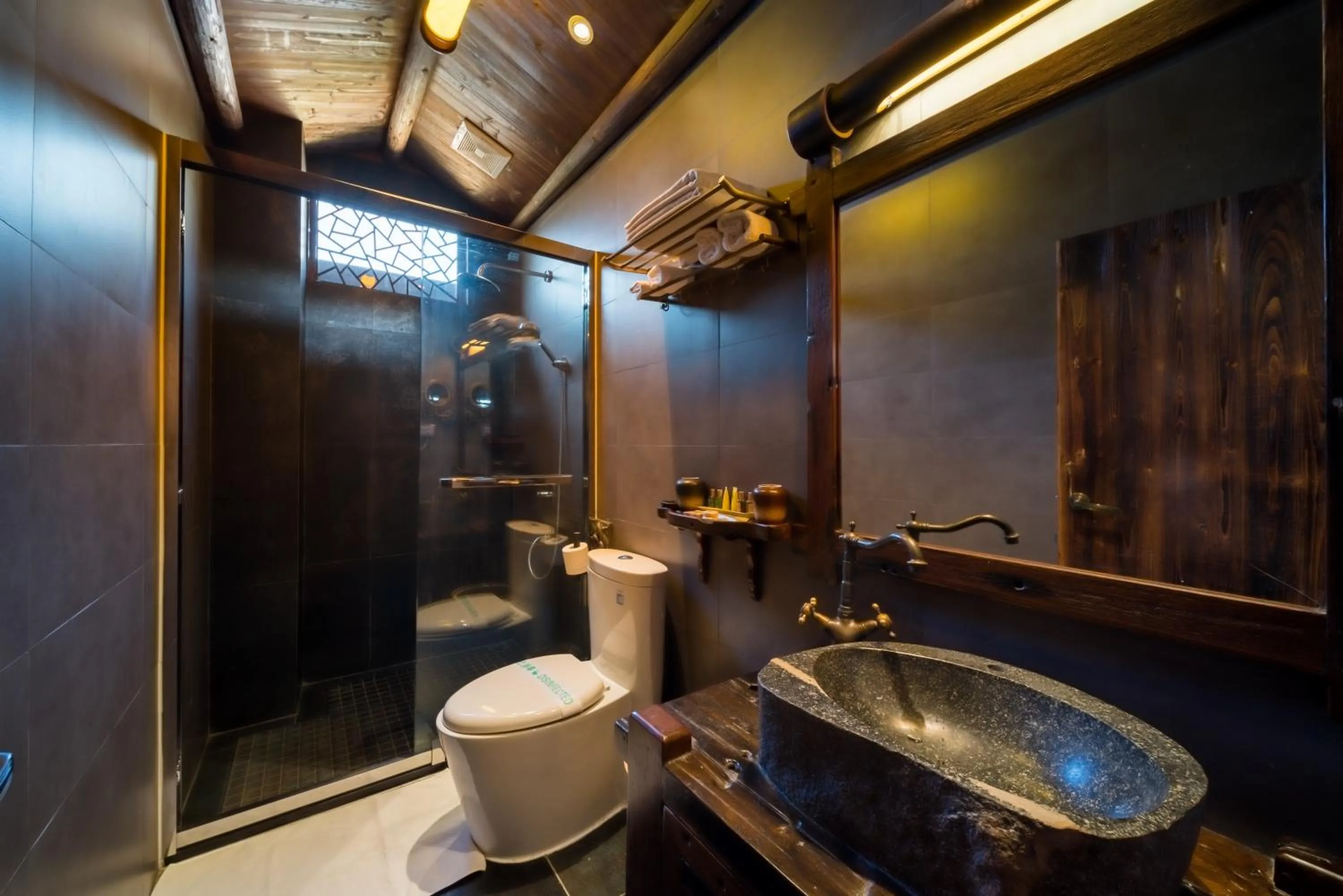 Toilet in Yangshuo Tea Cozy--one way Free pick up from airport or TS 4 nights