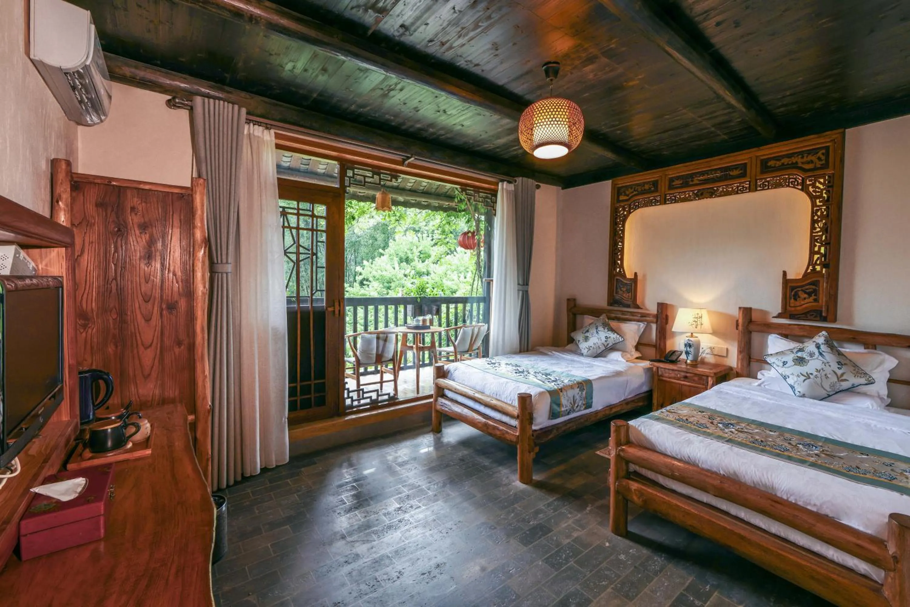 Bed in Yangshuo Tea Cozy--one way Free pick up from airport or TS 4 nights