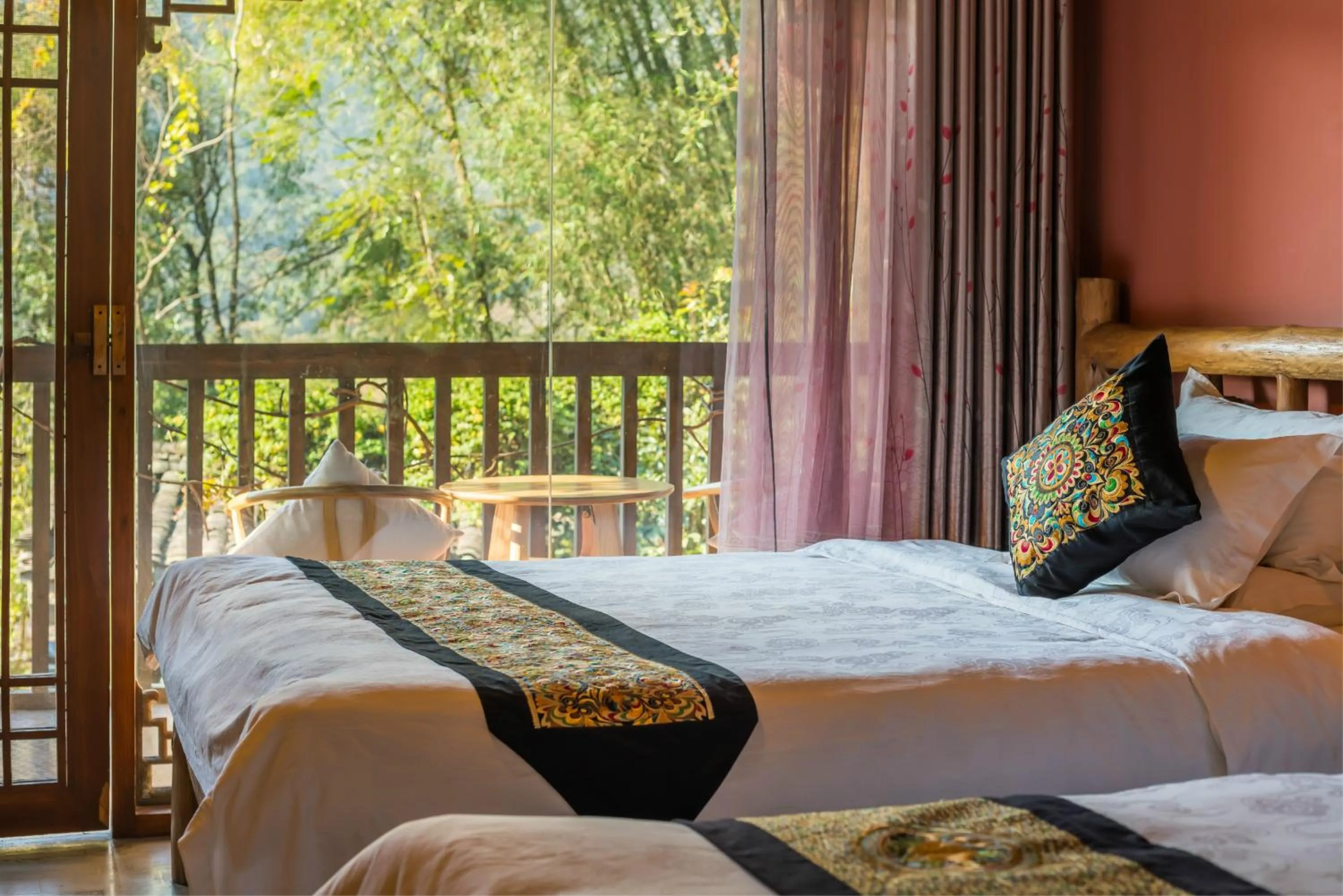 Bed in Yangshuo Tea Cozy--one way Free pick up from airport or TS 4 nights