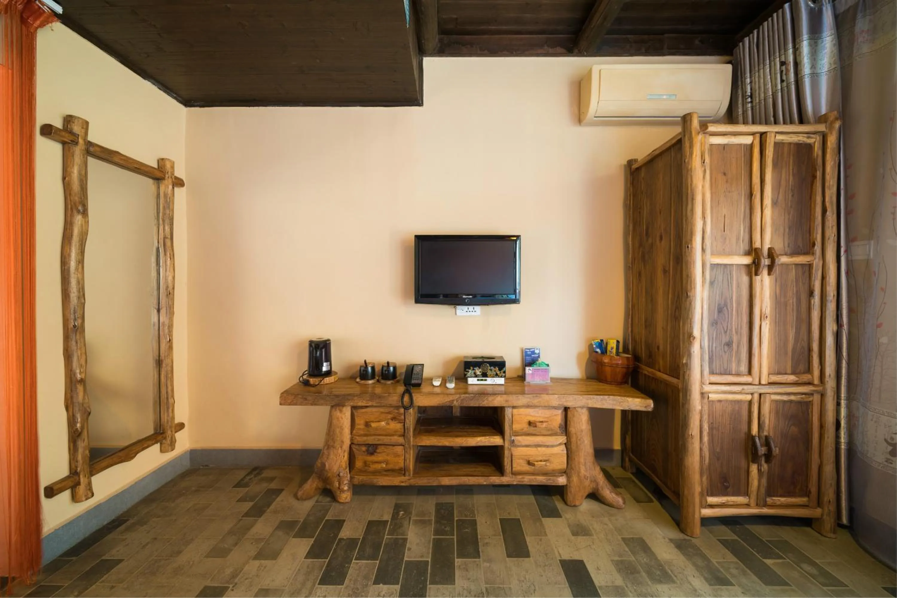 TV and multimedia in Yangshuo Tea Cozy--one way Free pick up from airport or TS 4 nights