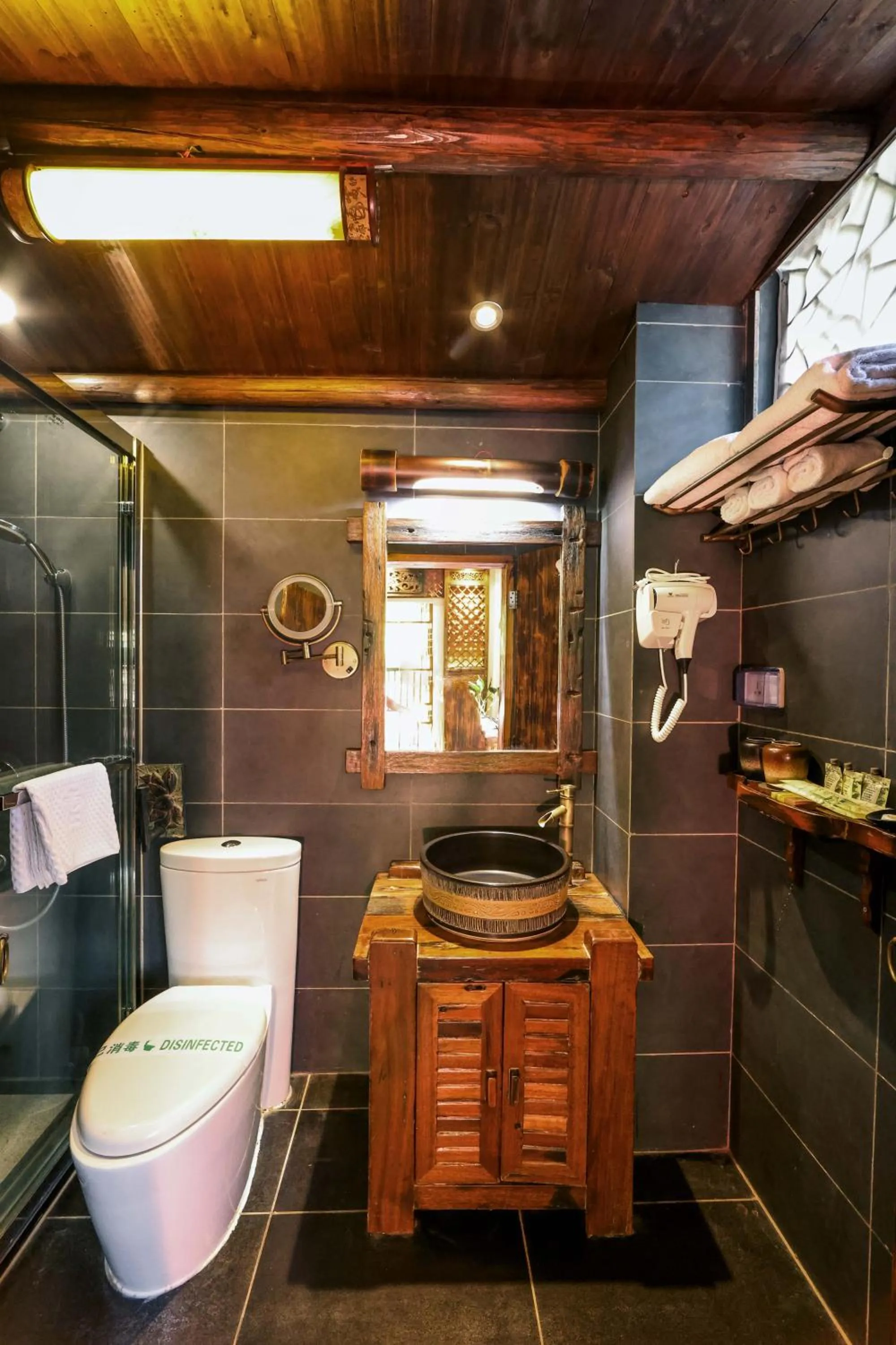 Shower in Yangshuo Tea Cozy--one way Free pick up from airport or TS 4 nights