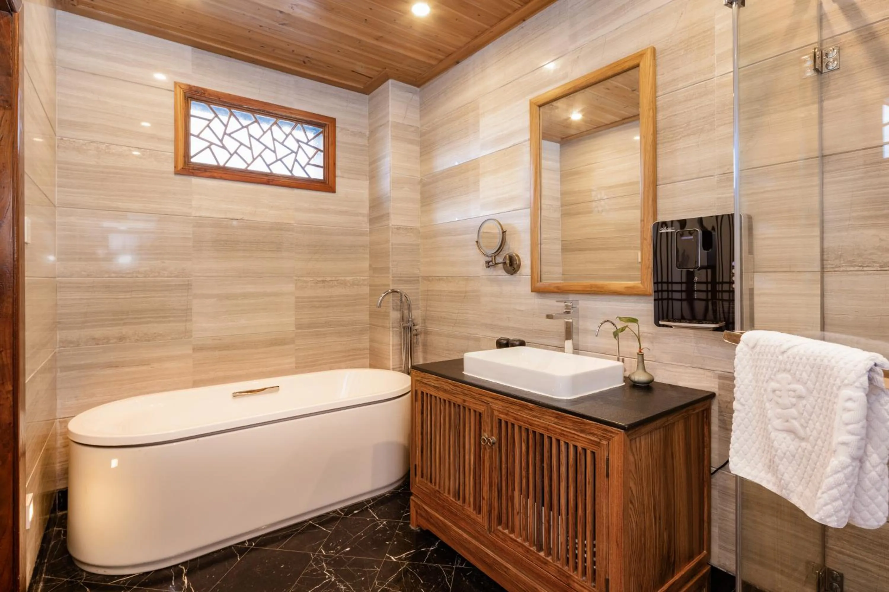 Bath in Yangshuo Tea Cozy--one way Free pick up from airport or TS 4 nights