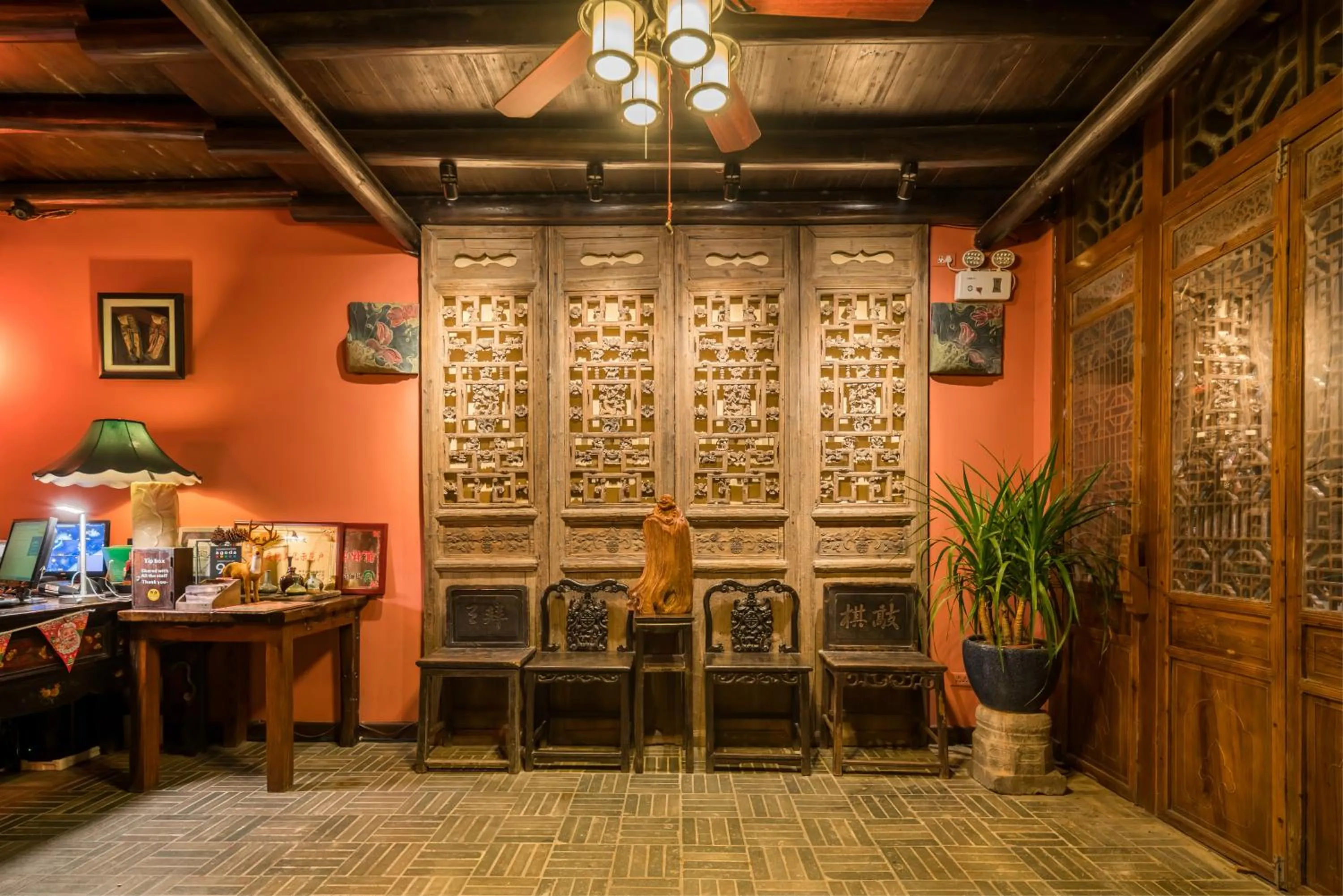 Lobby or reception in Yangshuo Tea Cozy--one way Free pick up from airport or TS 4 nights