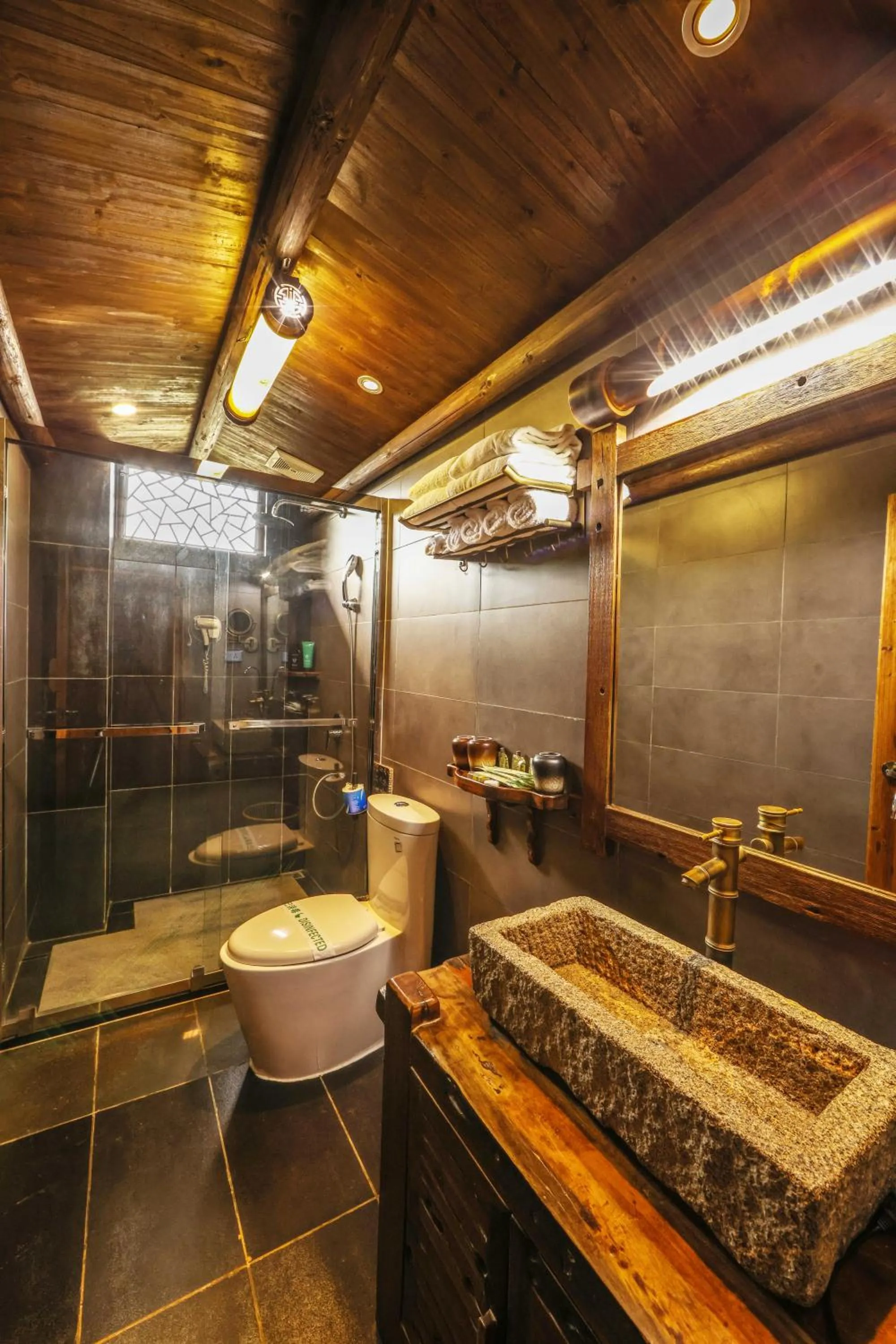 Shower in Yangshuo Tea Cozy--one way Free pick up from airport or TS 4 nights