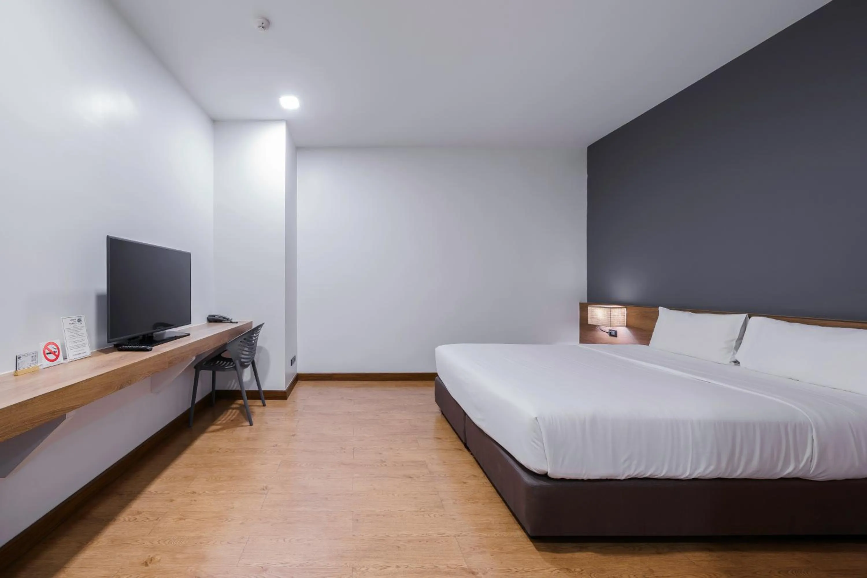 Photo of the whole room, Bed in Icon Park Hotel, Chiang Mai- SHA Extra Plus